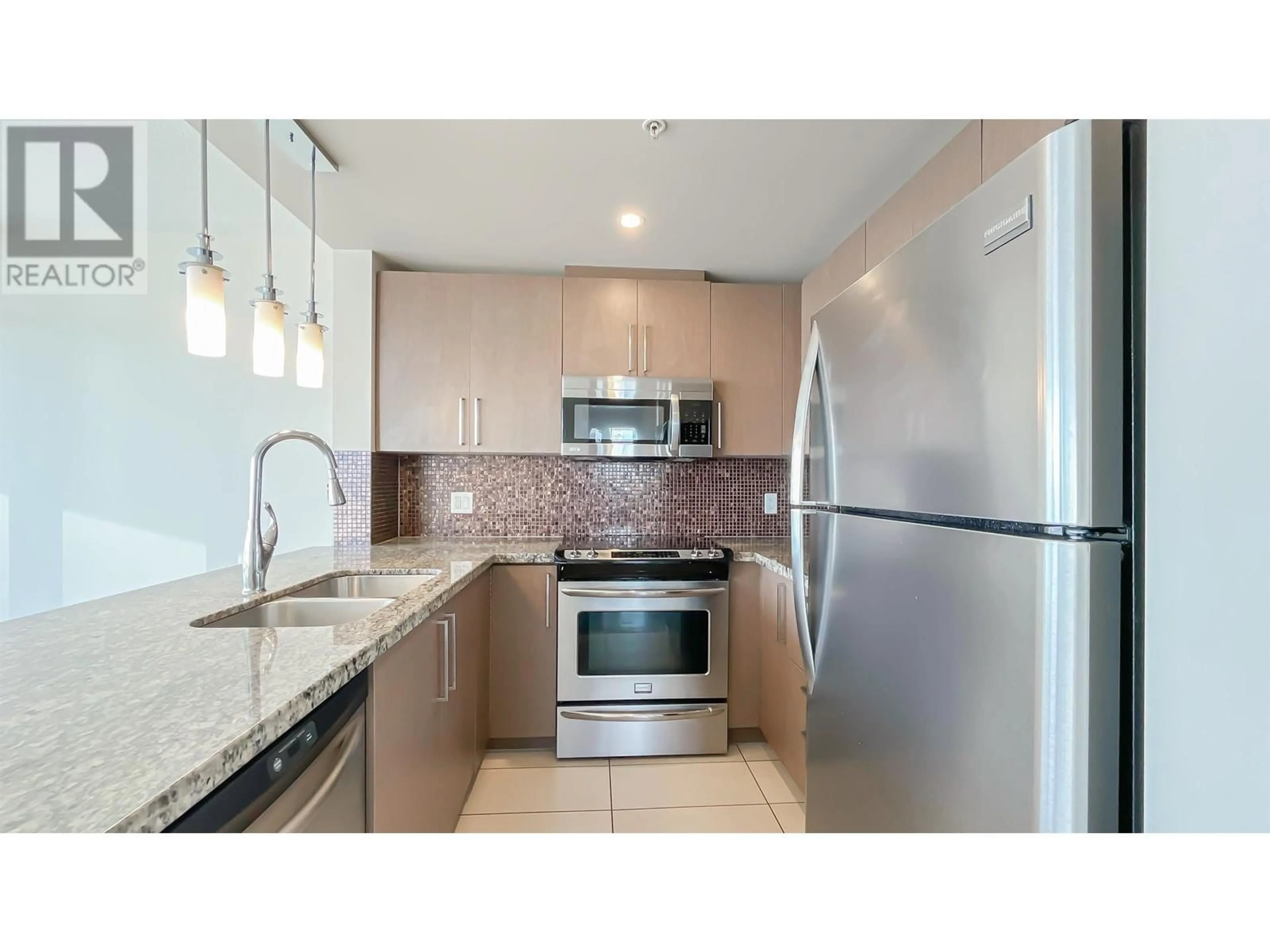 Standard kitchen, ceramic/tile floor for 3202 888 CARNARVON STREET, New Westminster British Columbia V3M0C6