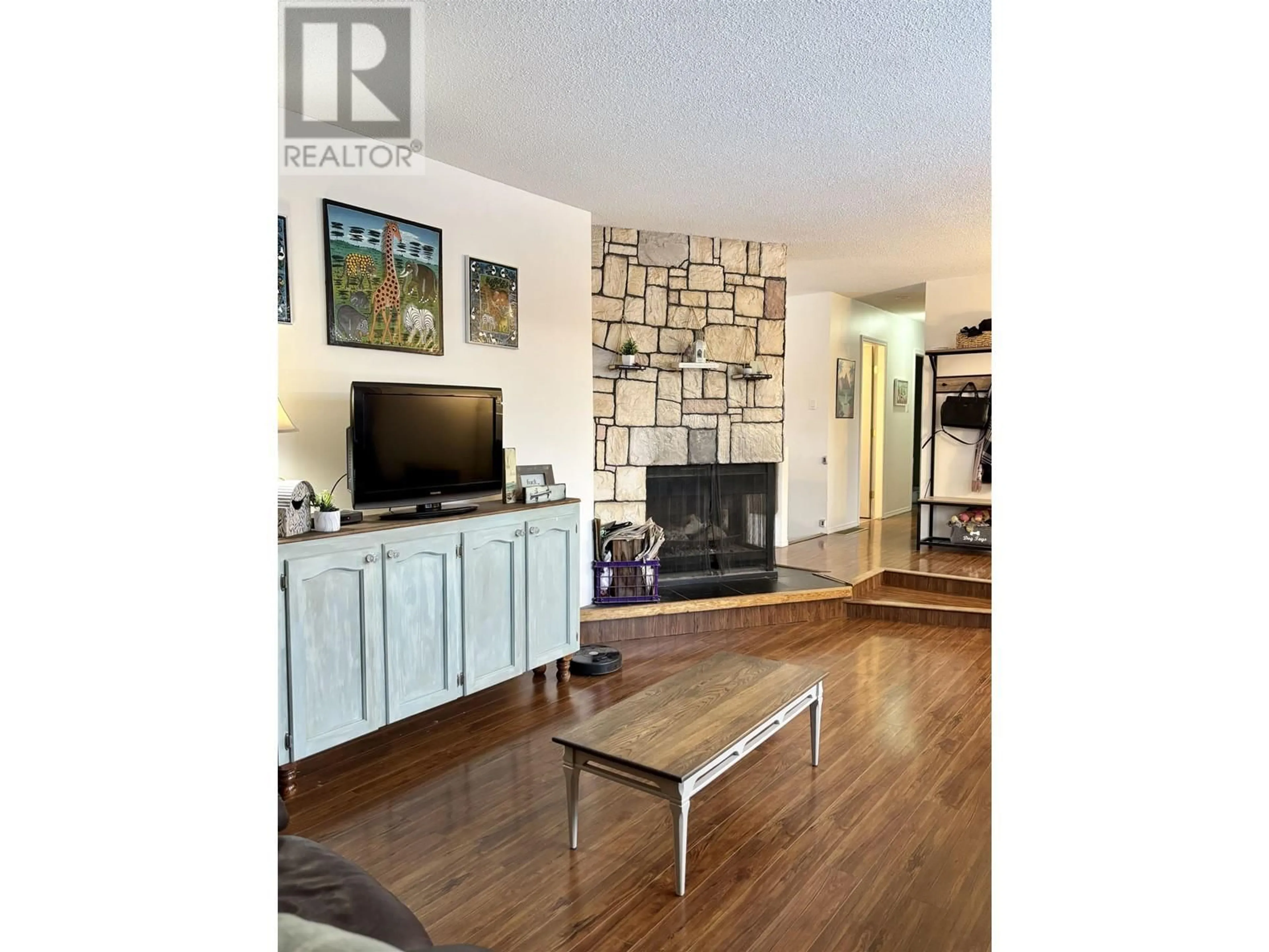 Living room with furniture, wood/laminate floor for 900 BROUGHTON PLACE, Williams Lake British Columbia V2G3Z5