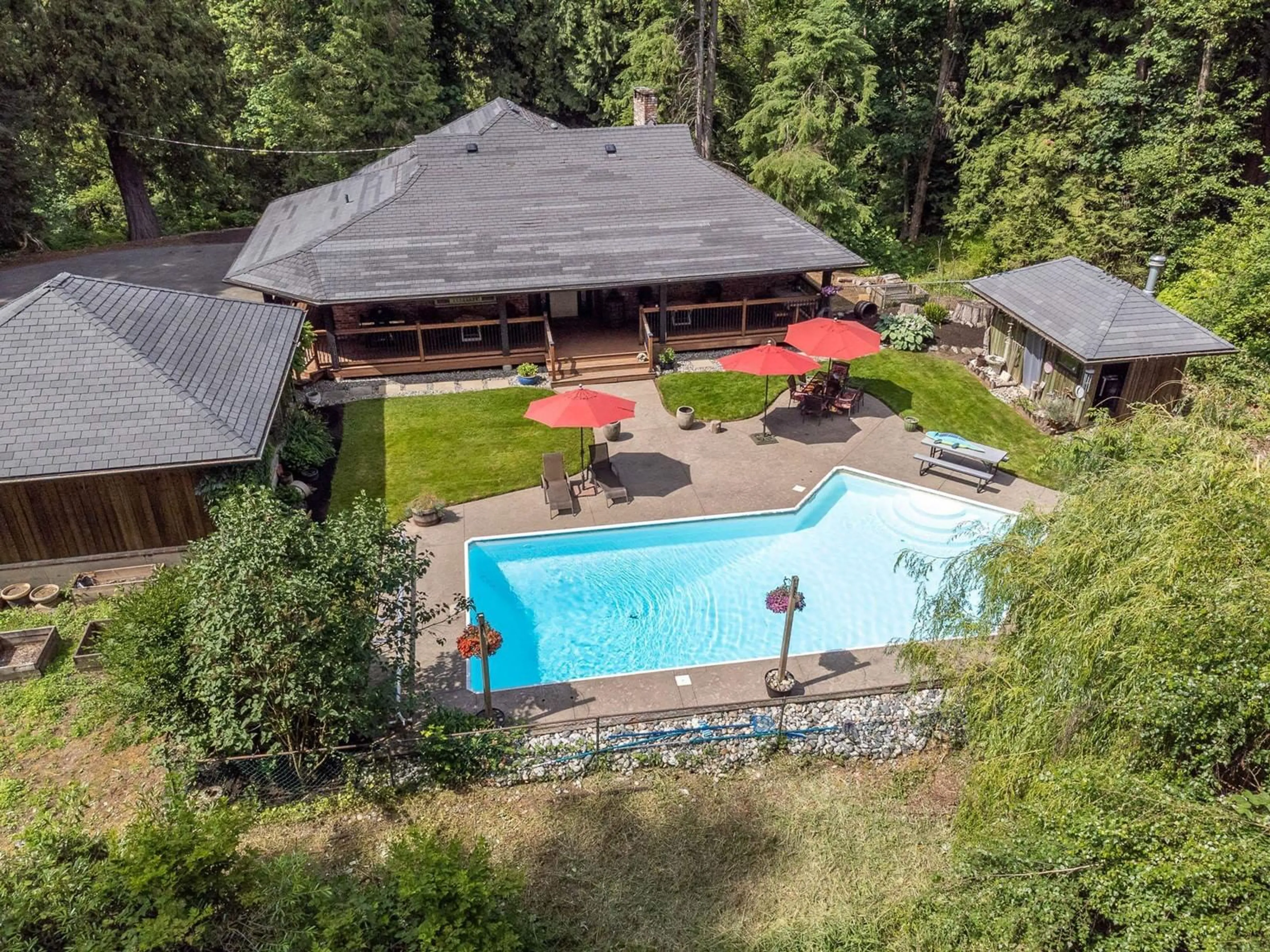 A pic from outside/outdoor area/front of a property/back of a property/a pic from drone, unknown for 30883 DOWNES ROAD, Abbotsford British Columbia V2S1L5