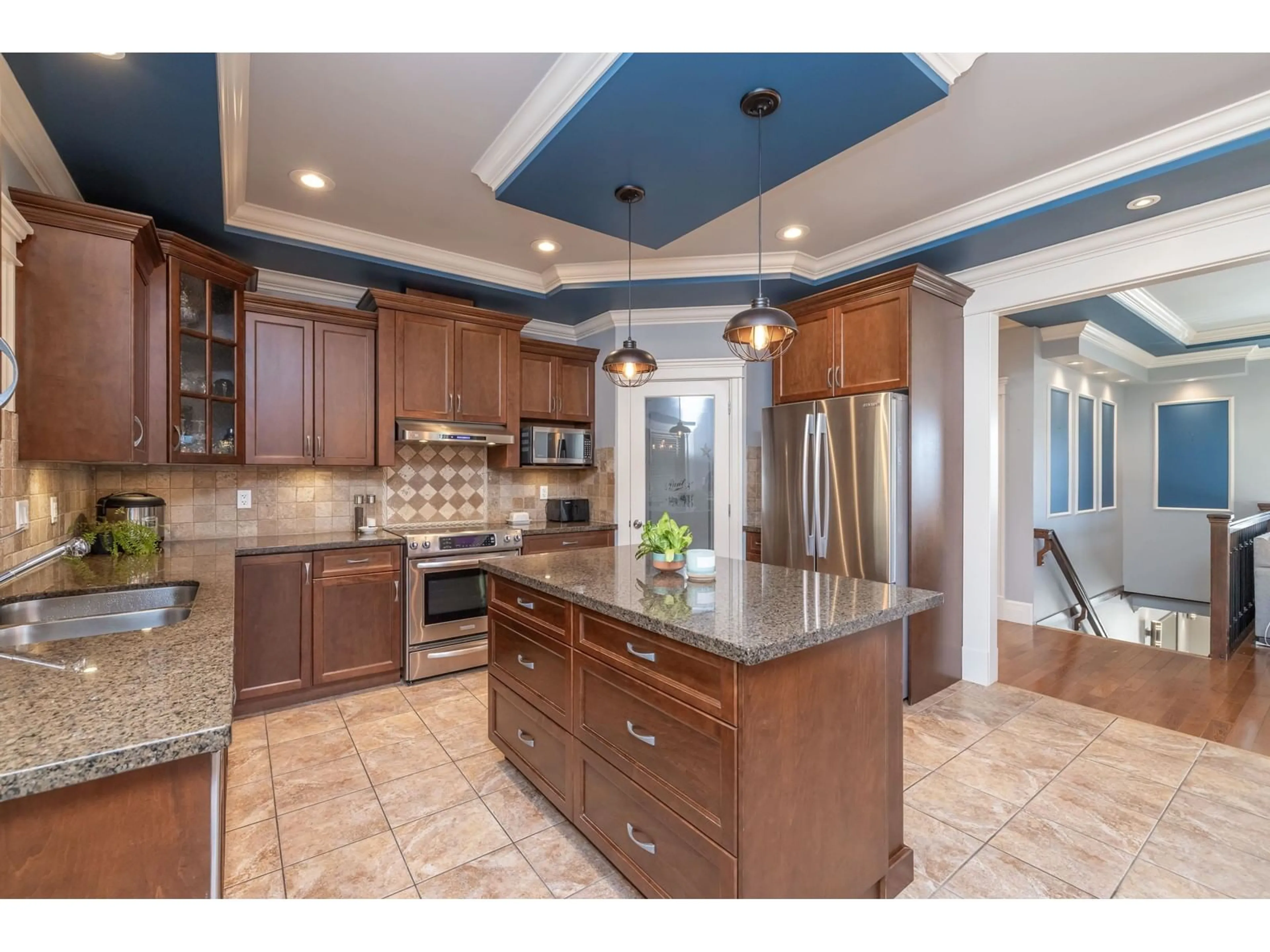 Open concept kitchen, ceramic/tile floor for 32613 MAYNARD PLACE, Mission British Columbia V4S0B7