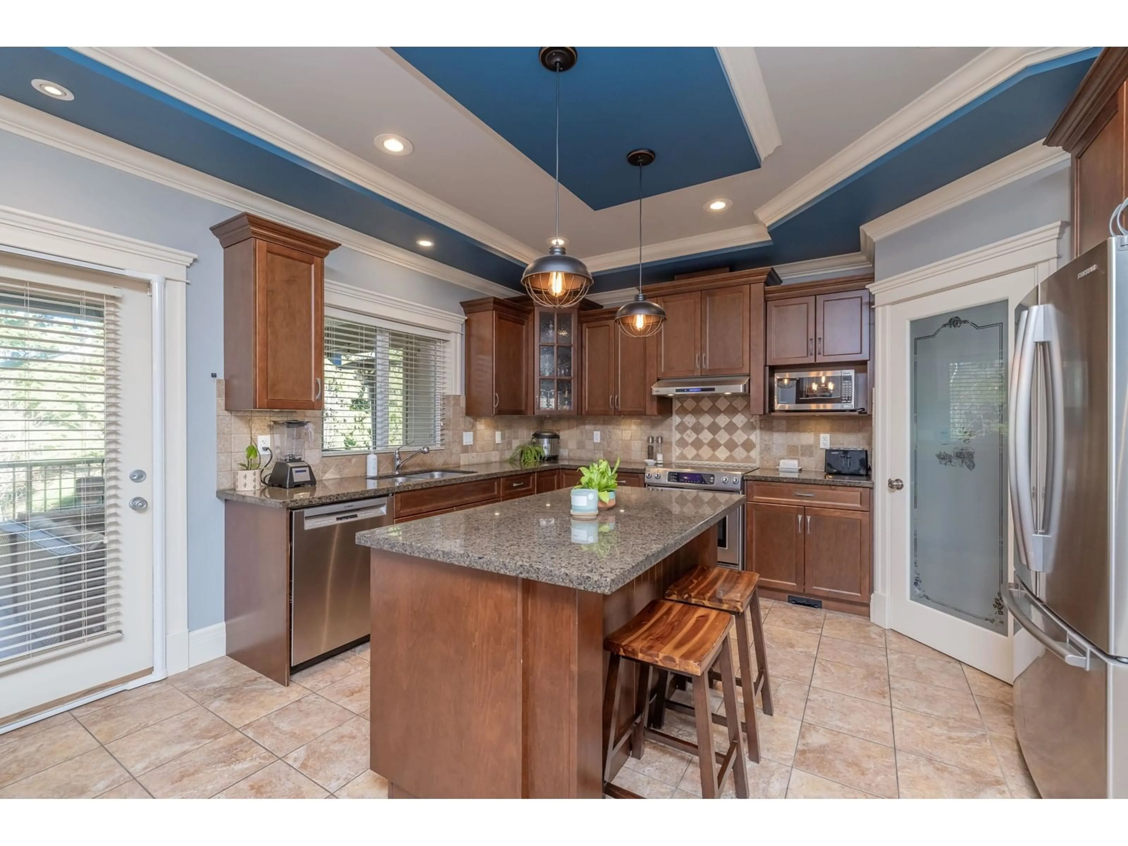 Open concept kitchen, ceramic/tile floor for 32613 MAYNARD PLACE, Mission British Columbia V4S0B7