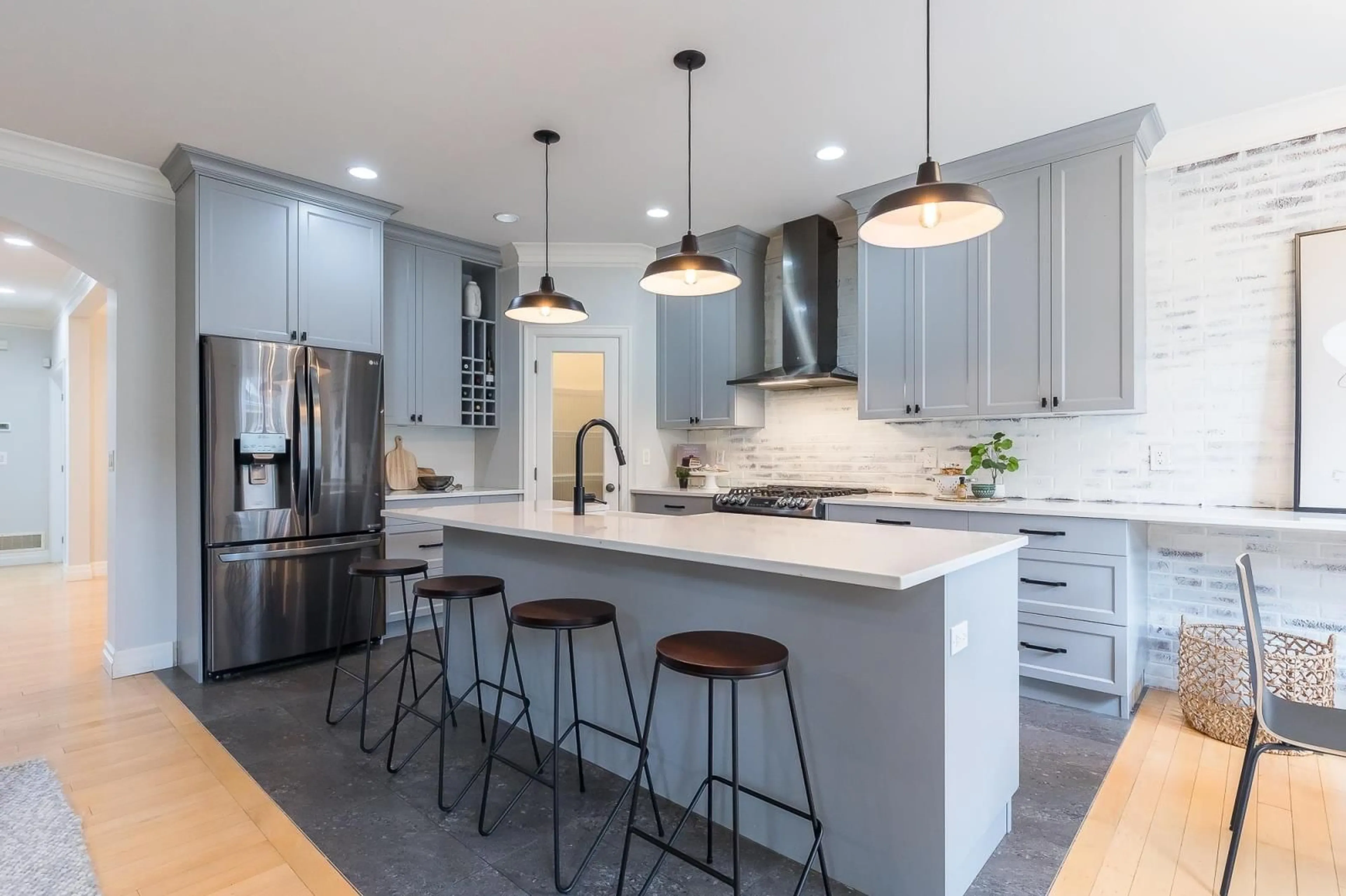 Contemporary kitchen, ceramic/tile floor for 5914 GARRISON BOULEVARD|Garrison Crossin, Chilliwack British Columbia V2R5X8