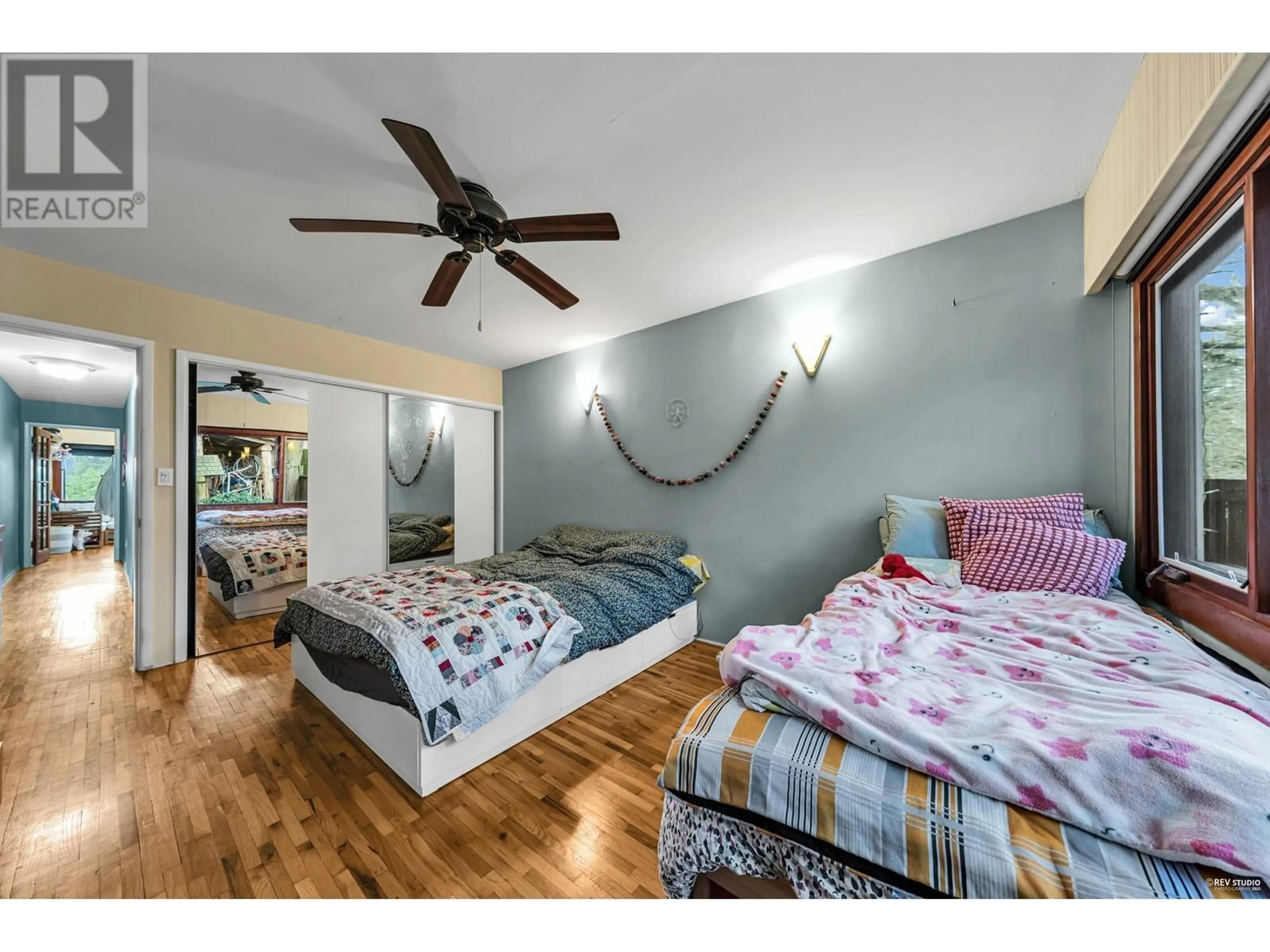 Bedroom with bed, wood/laminate floor for 1488 PALMERSTON AVENUE, West Vancouver British Columbia V7T2H7