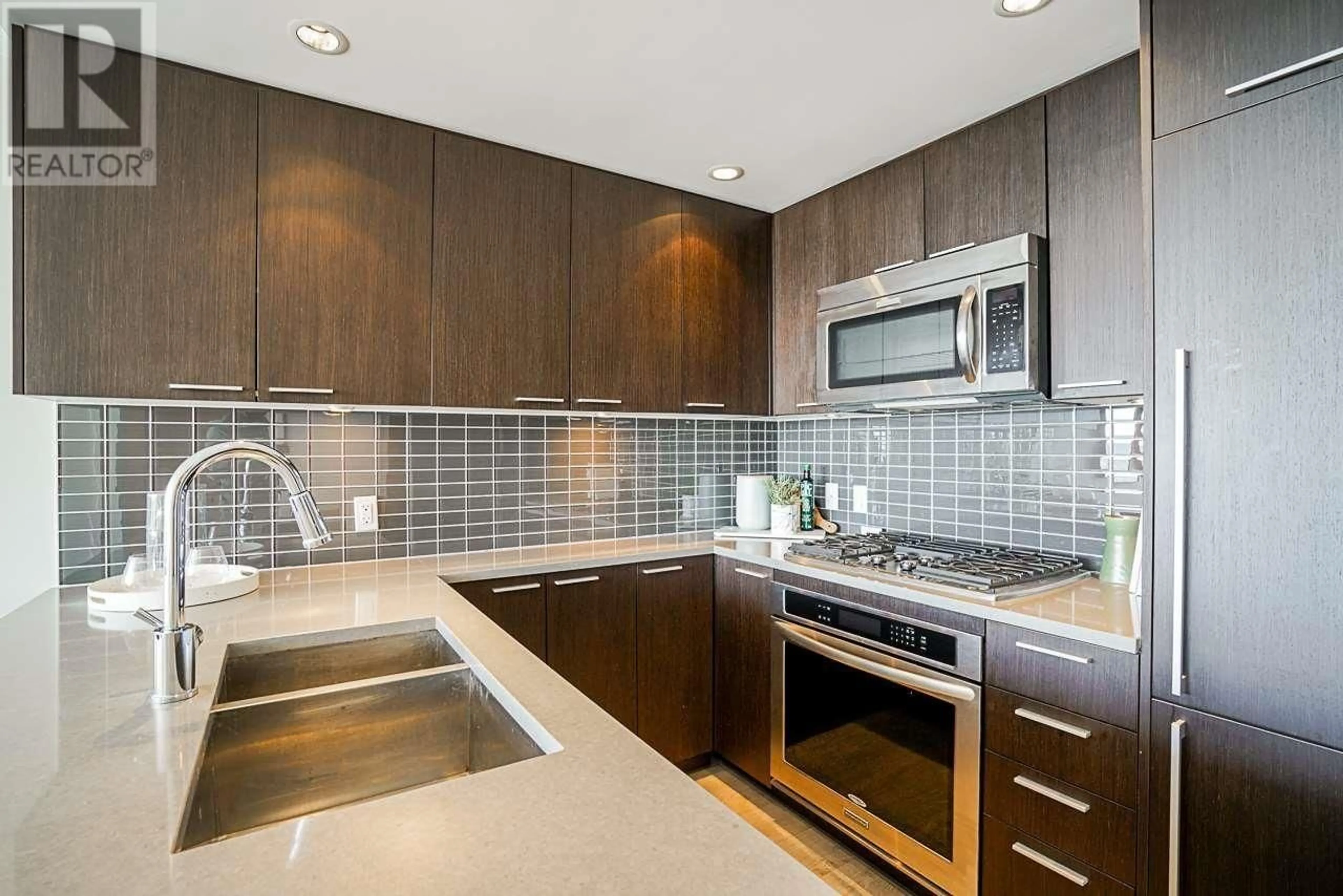 Contemporary kitchen, ceramic/tile floor for 3505 2975 ATLANTIC AVENUE, Coquitlam British Columbia V3B0C5