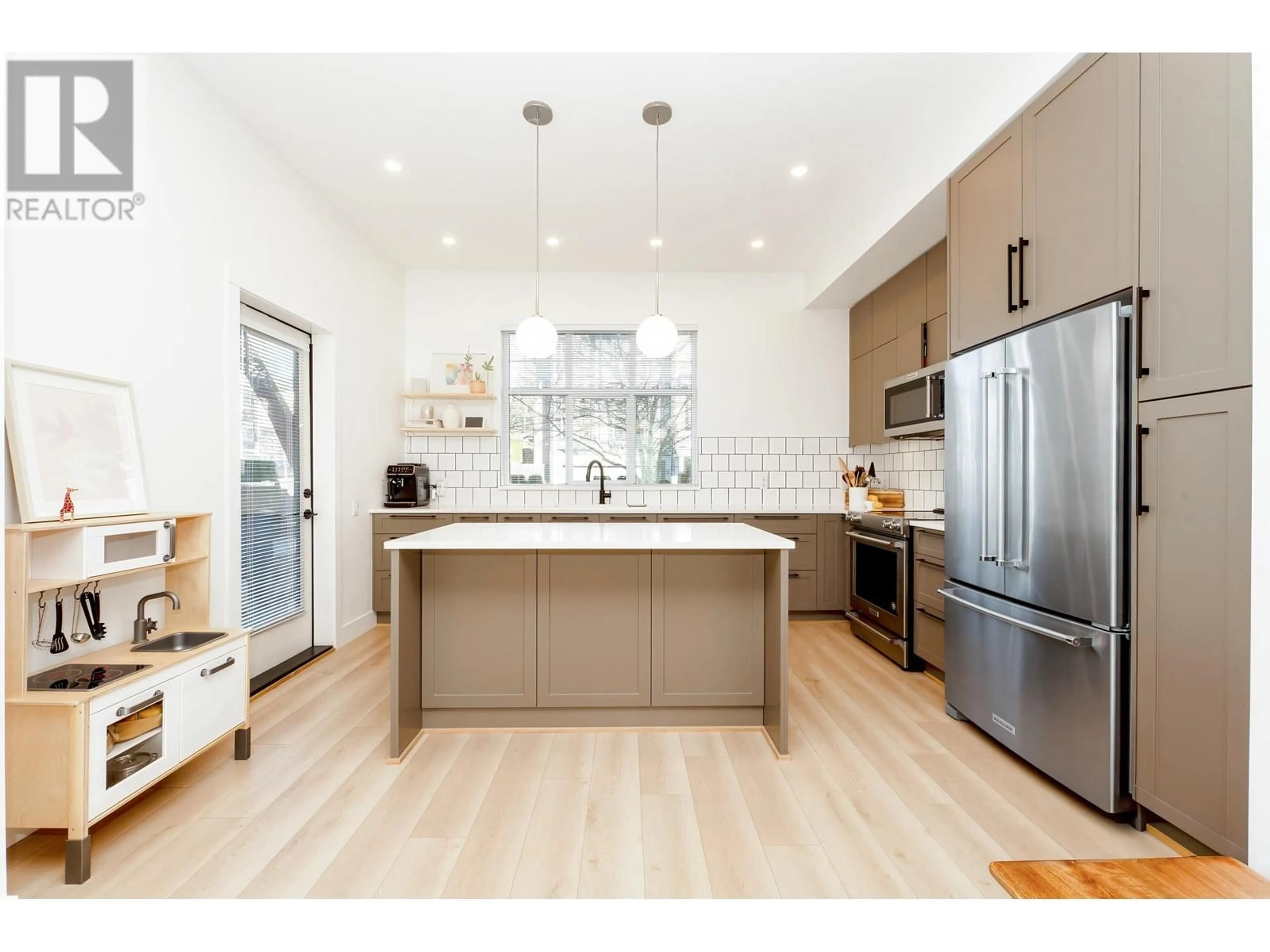 Open concept kitchen, unknown for 7 1221 ROCKLIN STREET, Coquitlam British Columbia V3B0N7