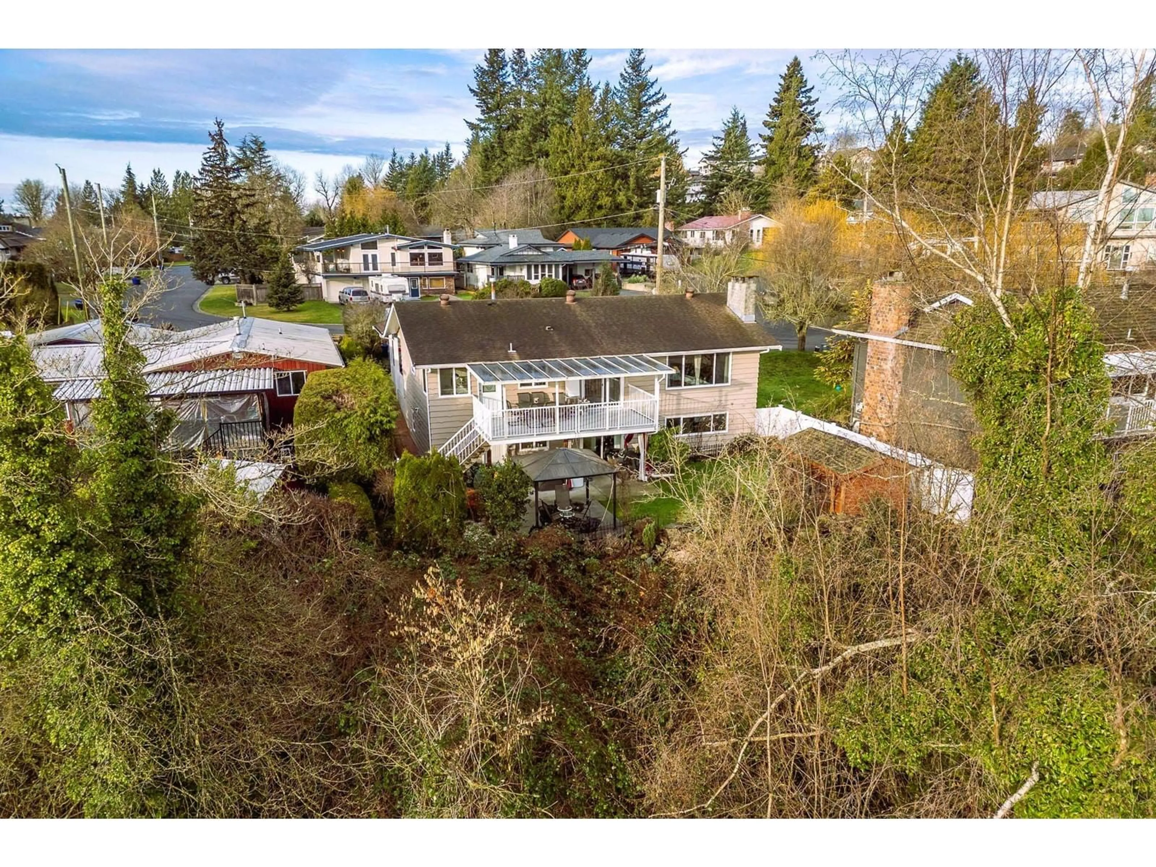 A pic from outside/outdoor area/front of a property/back of a property/a pic from drone, unknown for 33416 HEATHER AVENUE, Mission British Columbia V3A7Z3