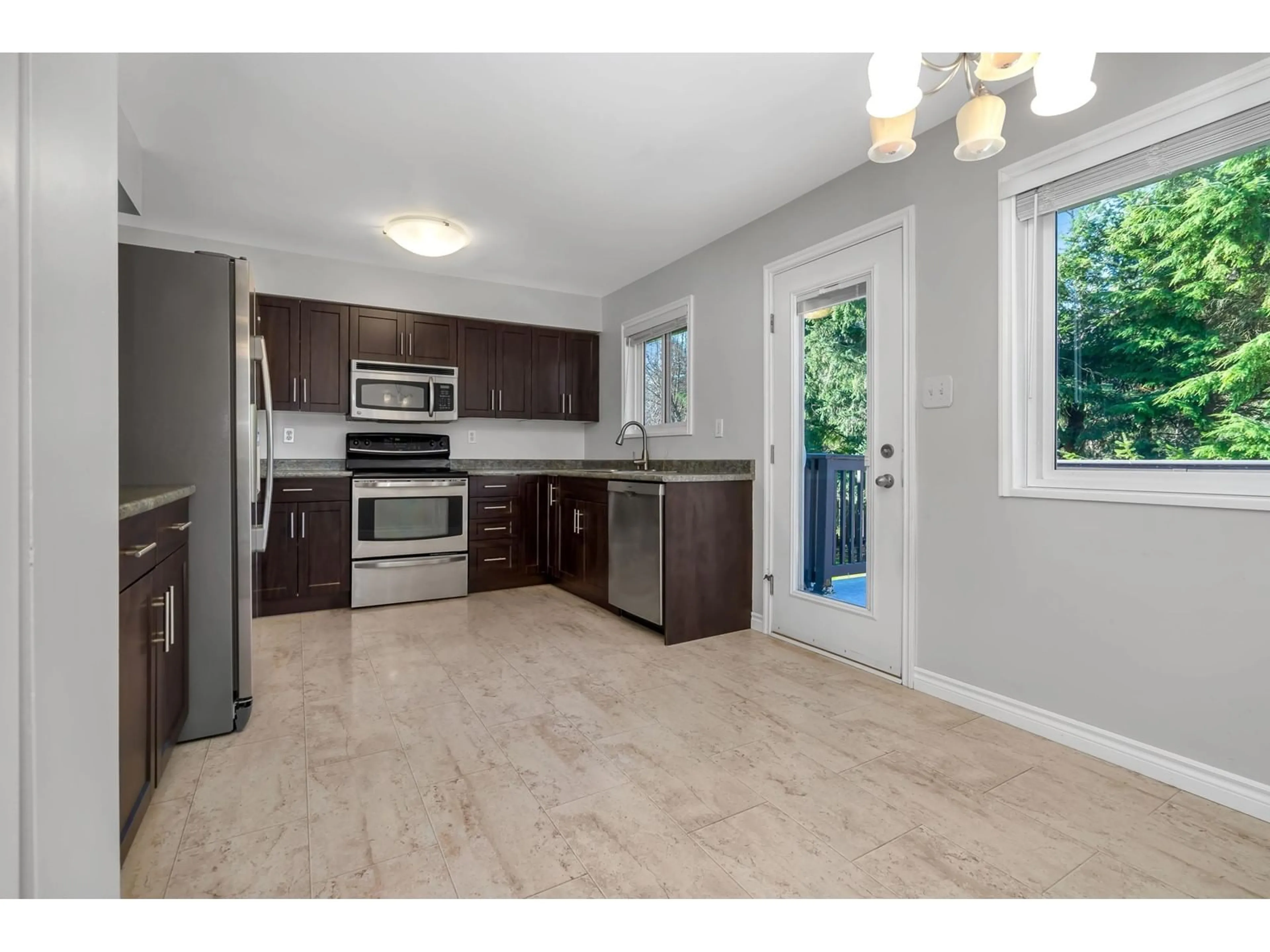 Open concept kitchen, unknown for 7133 114A STREET, Delta British Columbia V4E1X3