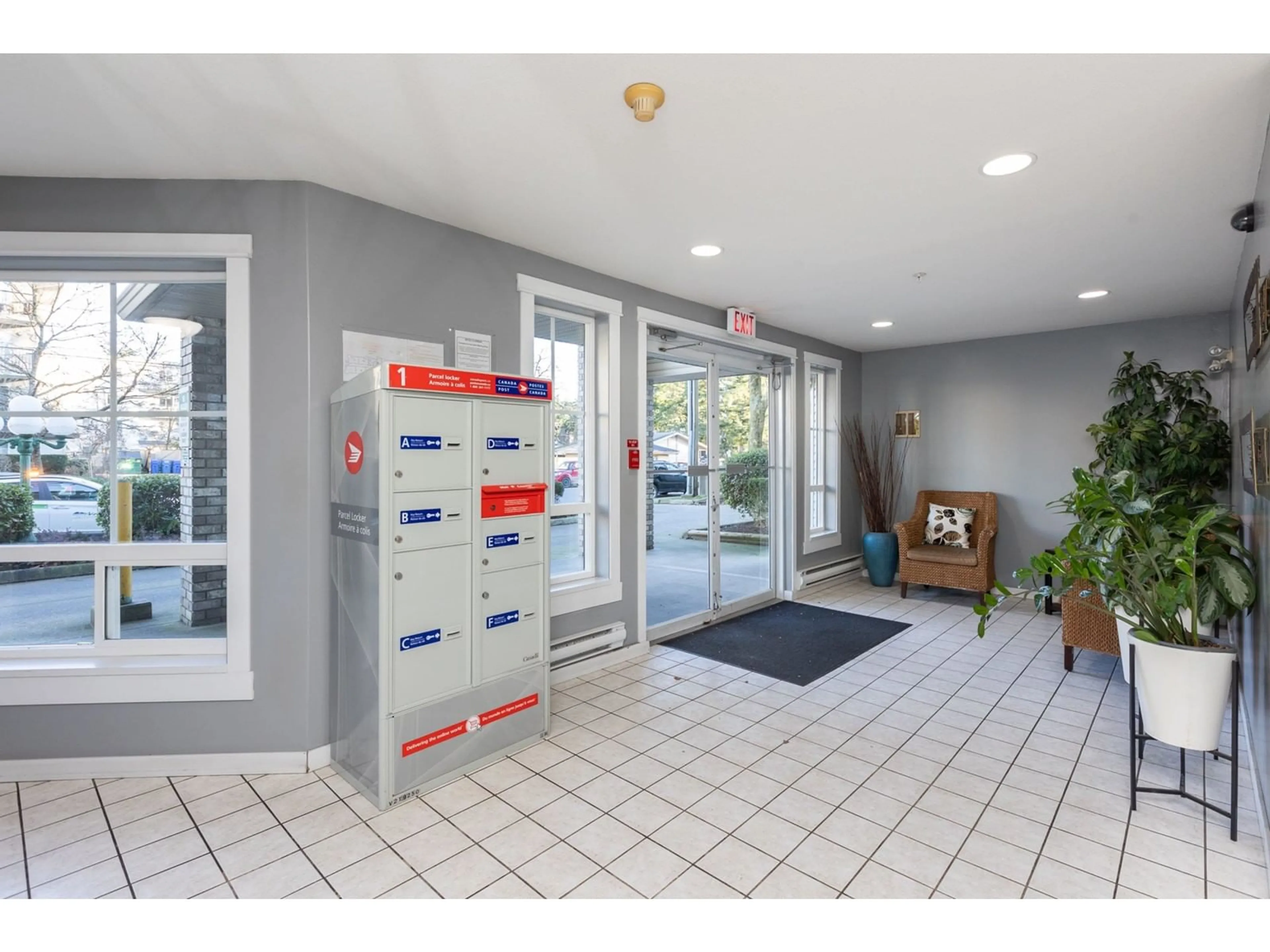 Indoor foyer for 209 - 2435 CENTER, Abbotsford British Columbia V2T2N4