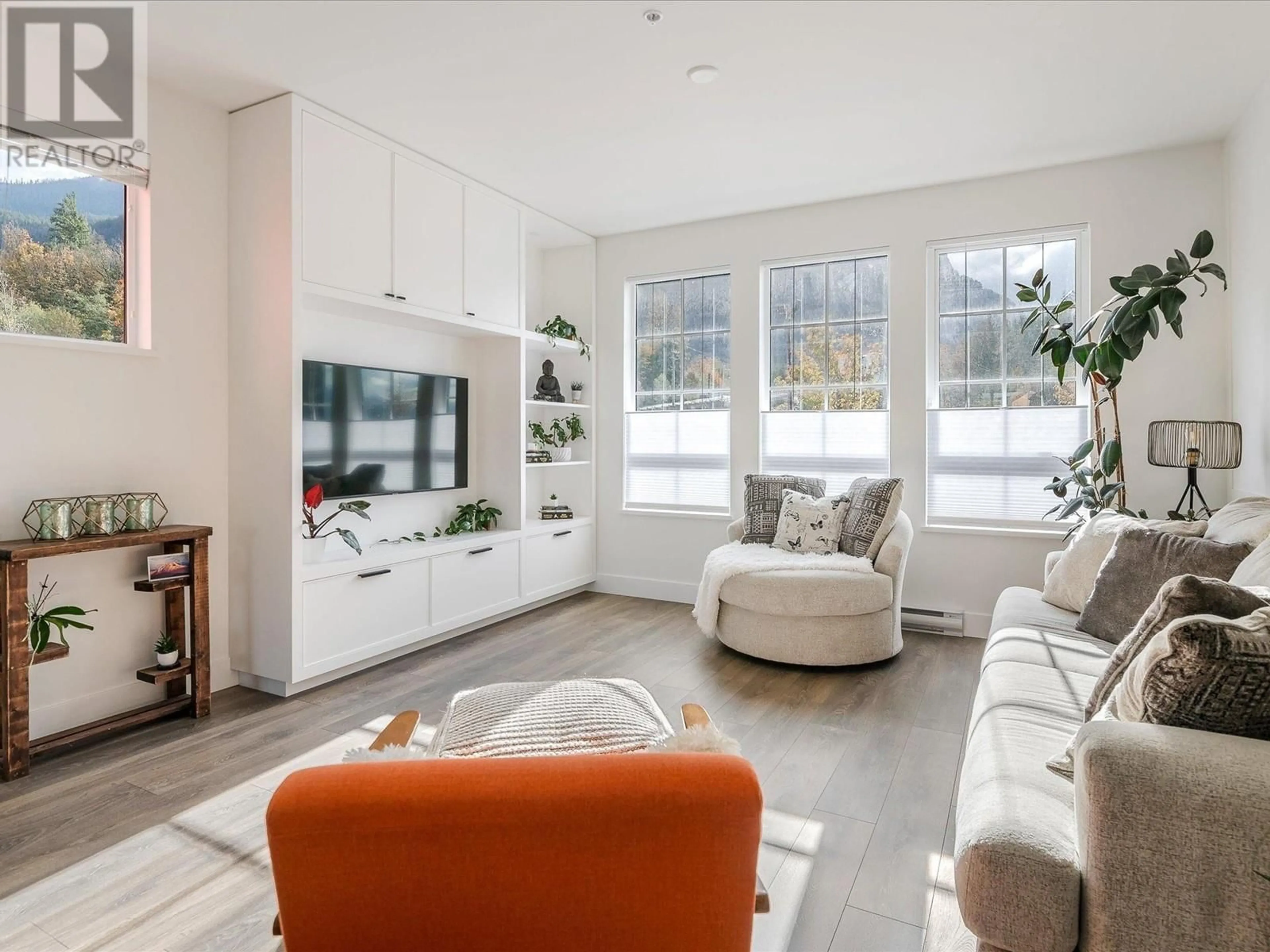 Living room with furniture, unknown for 1376 PEAKSIDE PLACE, Squamish British Columbia V8B1A8