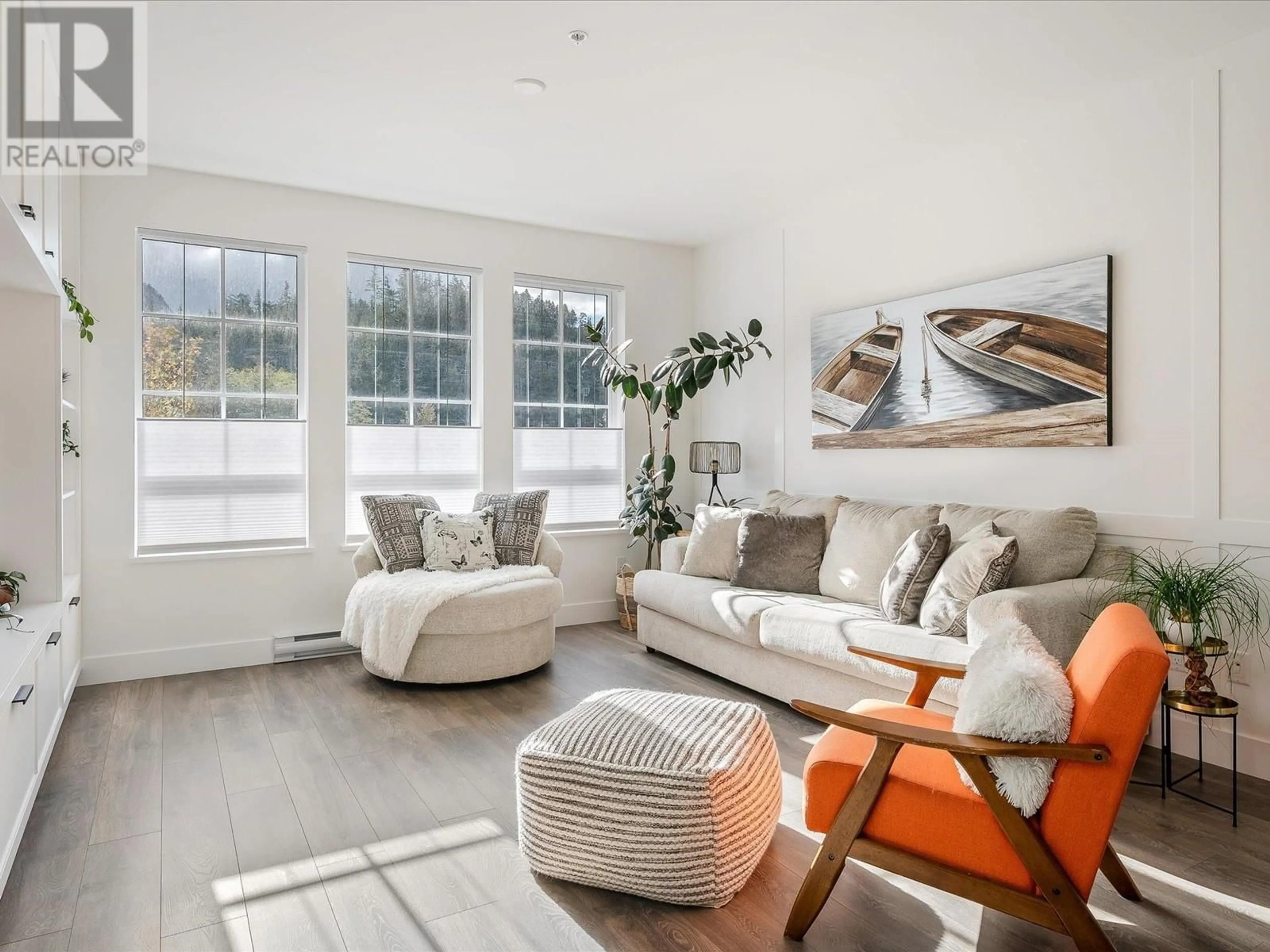 Living room with furniture, unknown for 1376 PEAKSIDE PLACE, Squamish British Columbia V8B1A8