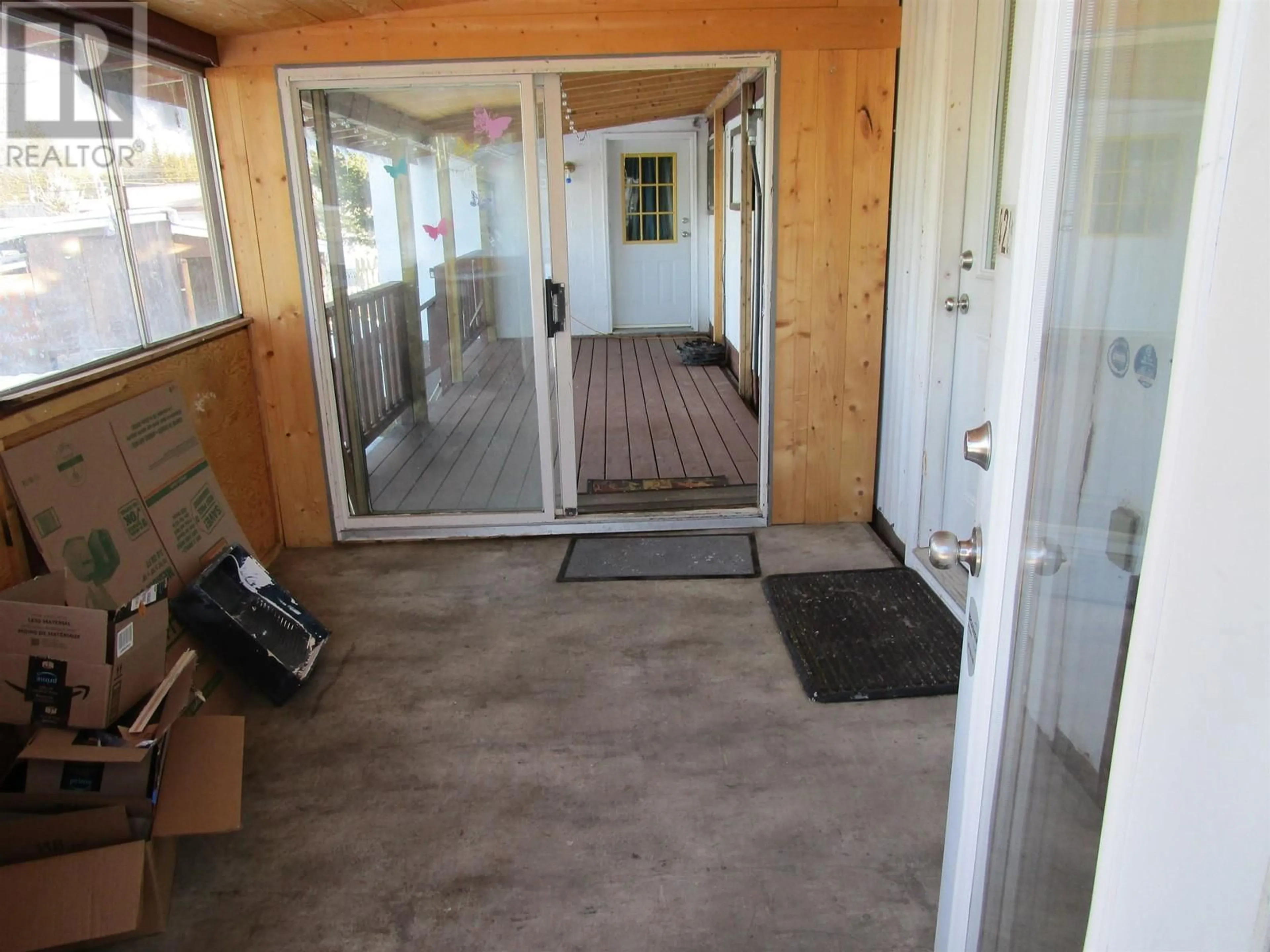 Indoor entryway for 43 375 HORSE LAKE ROAD, 100 Mile House British Columbia V0K2E0