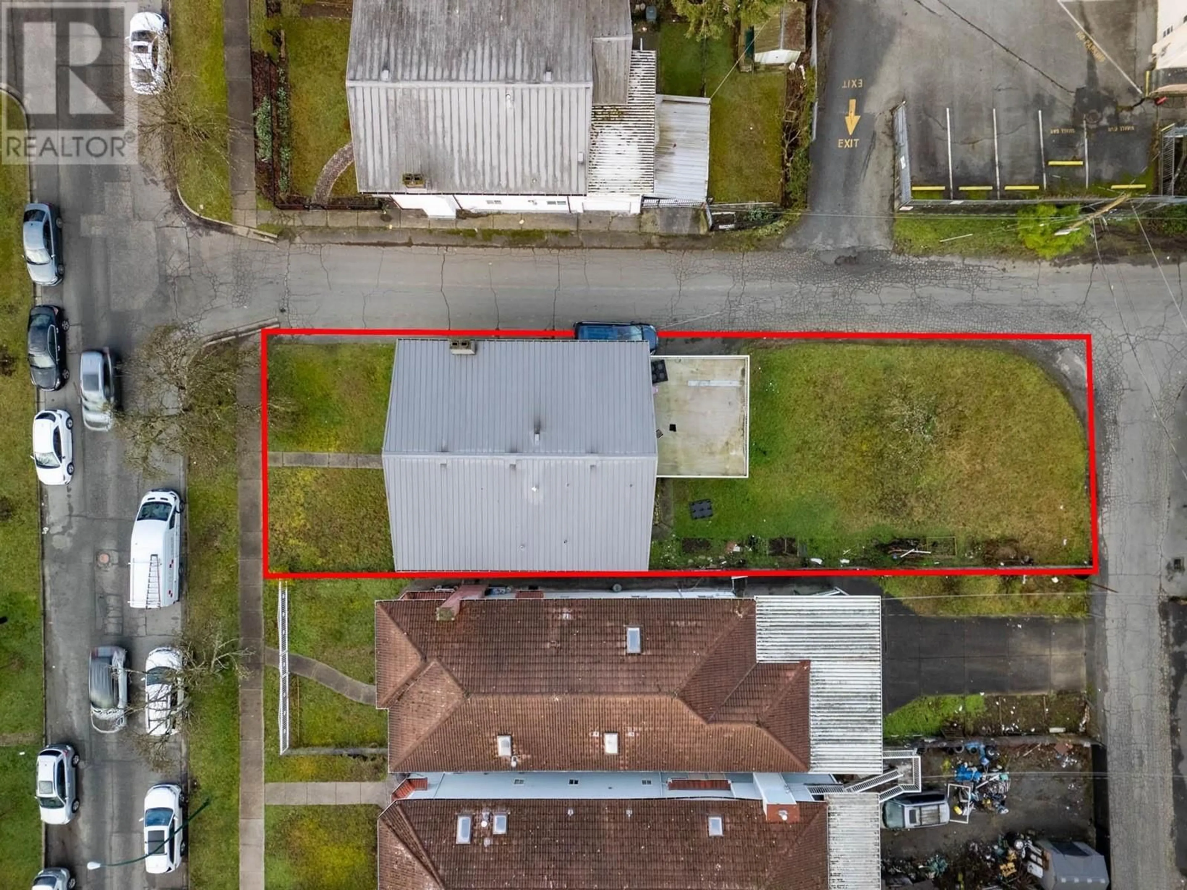 A pic from outside/outdoor area/front of a property/back of a property/a pic from drone, street for 1425 E 18TH AVENUE, Vancouver British Columbia V5N2H2