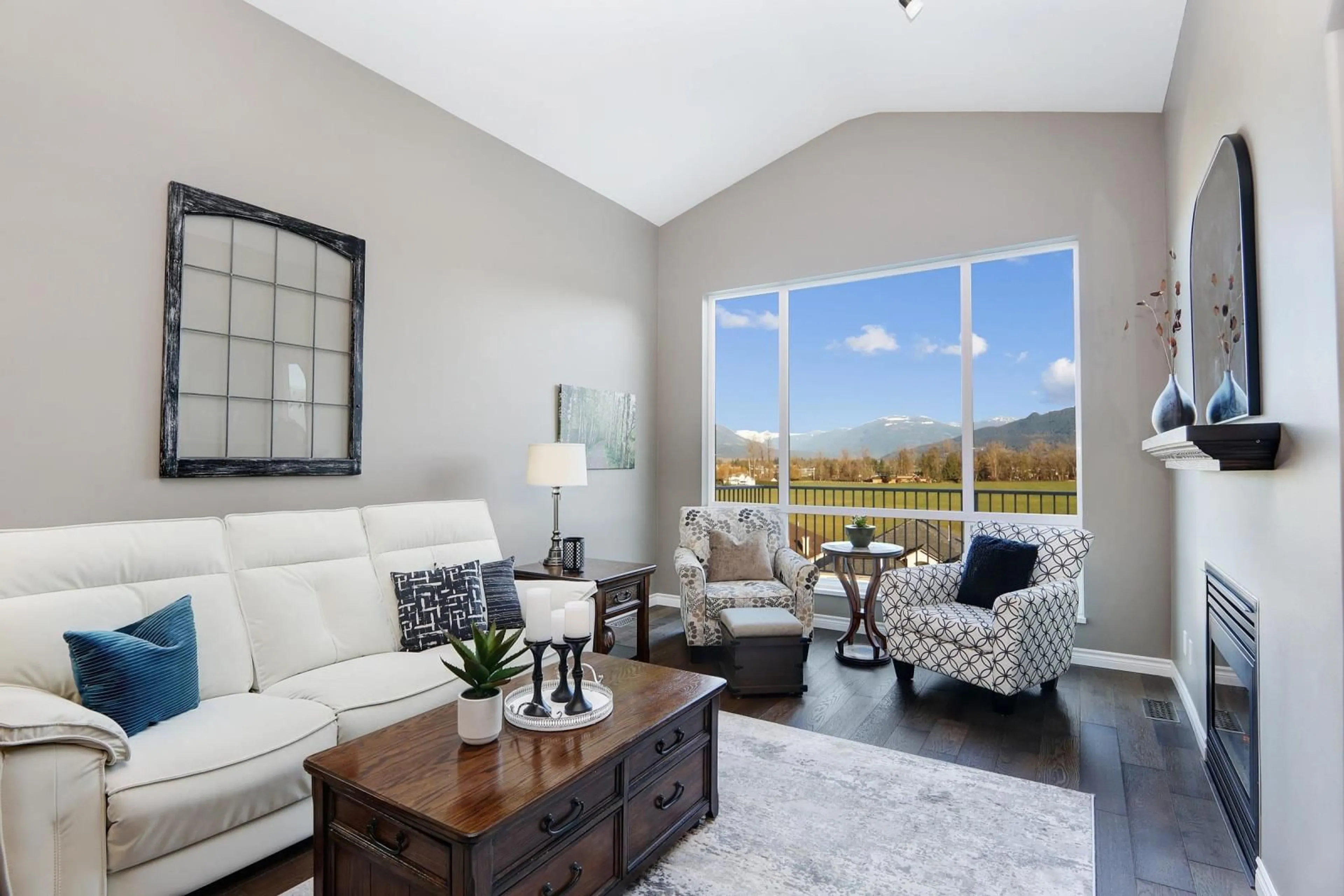 Living room with furniture, unknown for 45 47470 CHARTWELL DRIVE|Little Mountain, Chilliwack British Columbia V2P8A2