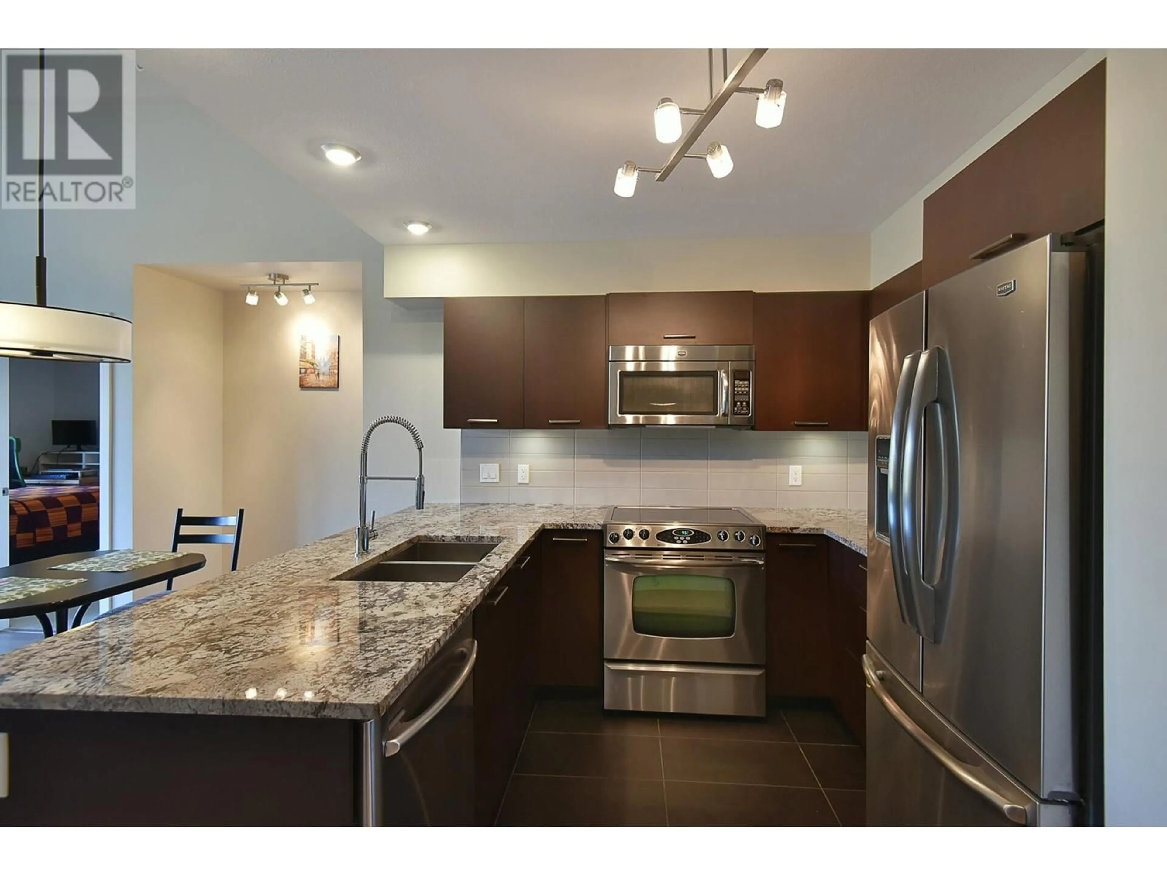 Open concept kitchen, ceramic/tile floor for 309 5682 WHARF AVENUE, Sechelt British Columbia V7Z0J3