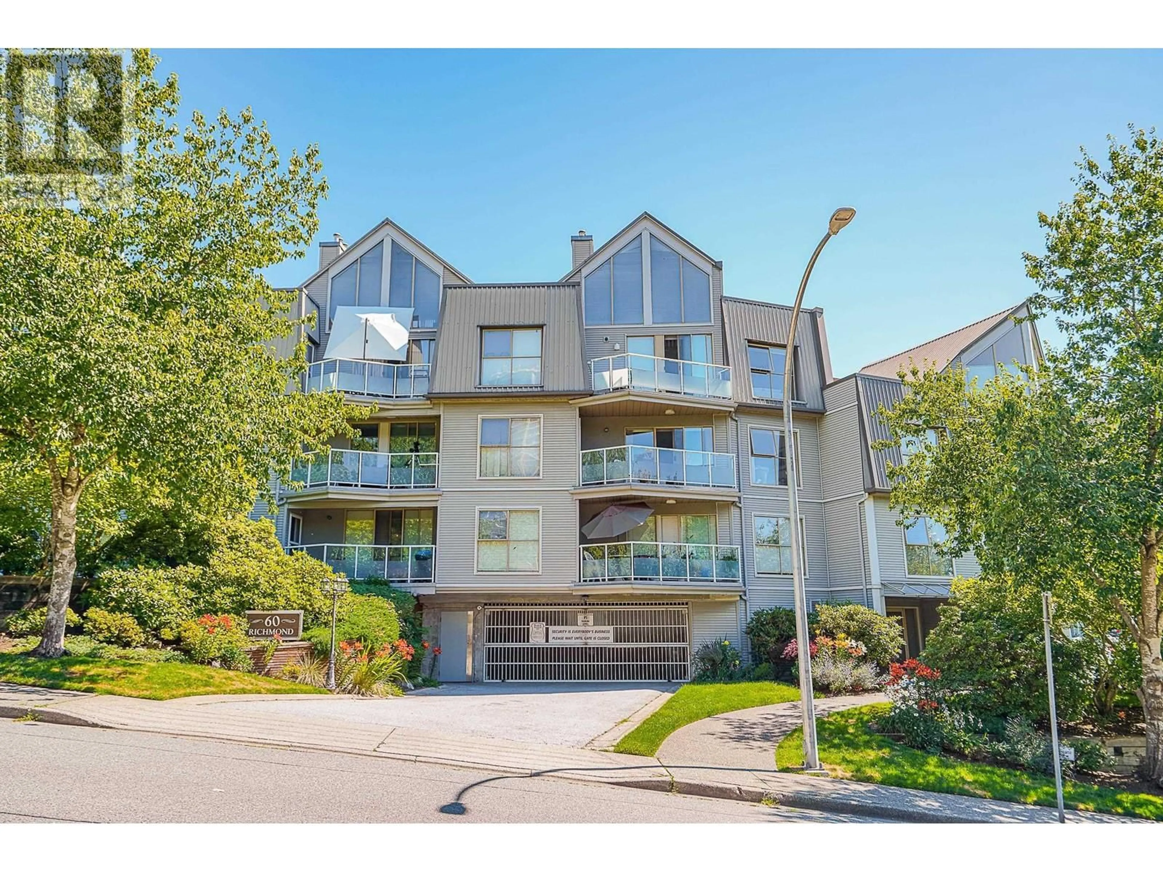 A pic from outside/outdoor area/front of a property/back of a property/a pic from drone, unknown for 315 60 RICHMOND STREET, New Westminster British Columbia V3L5R7