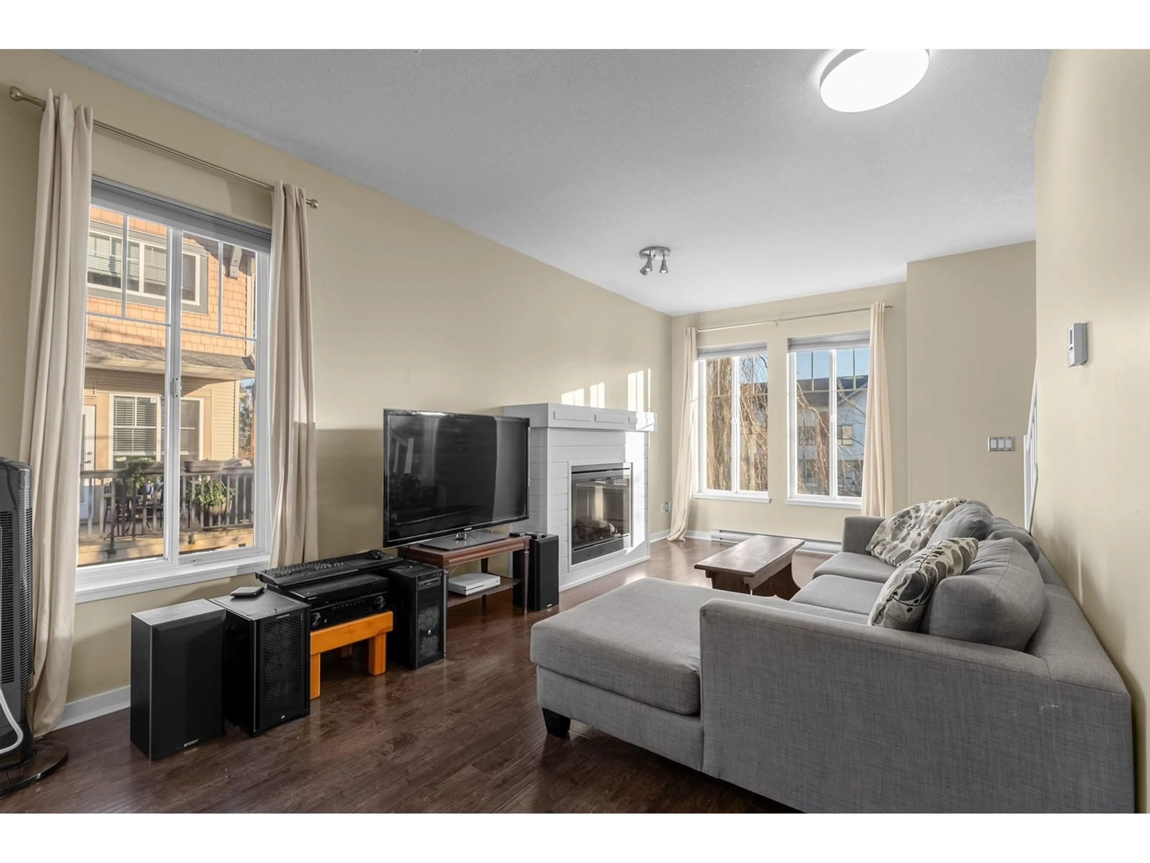 Living room with furniture, wood/laminate floor for 55 5839 PANORAMA DRIVE, Surrey British Columbia V3S0P4