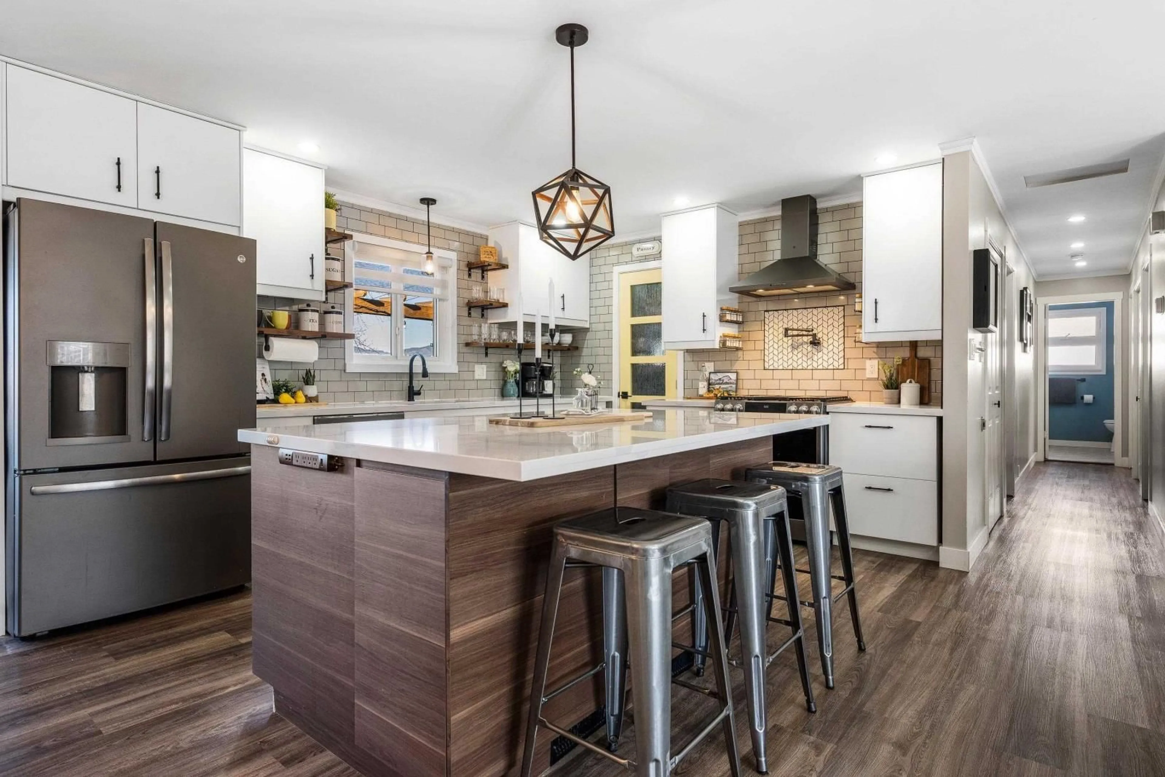 Contemporary kitchen, wood/laminate floor for 6021 ARLINGTON DRIVE|Sardis South, Sardis British Columbia V2R2J6