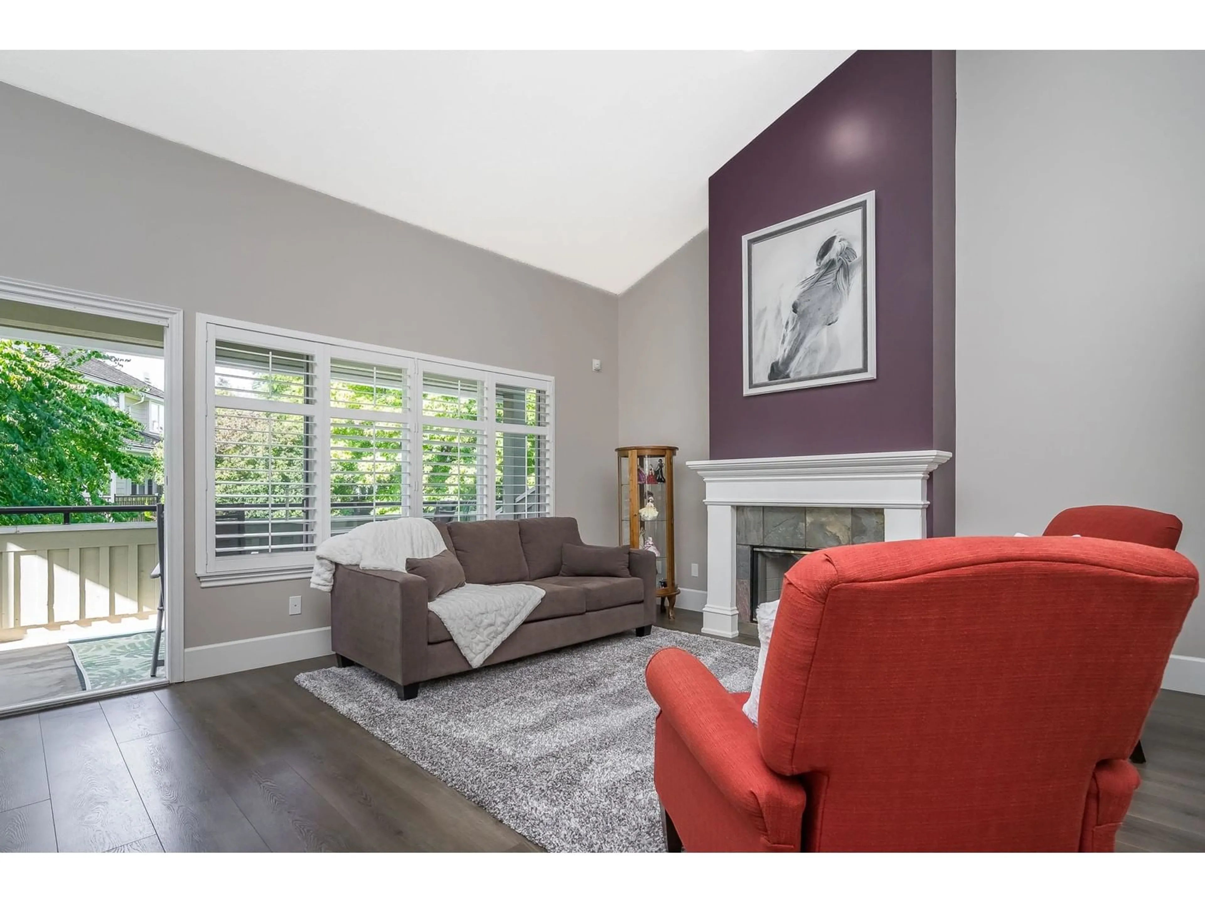 Living room with furniture, wood/laminate floor for 26 3355 MORGAN CREEK WAY, Surrey British Columbia V3Z0J9