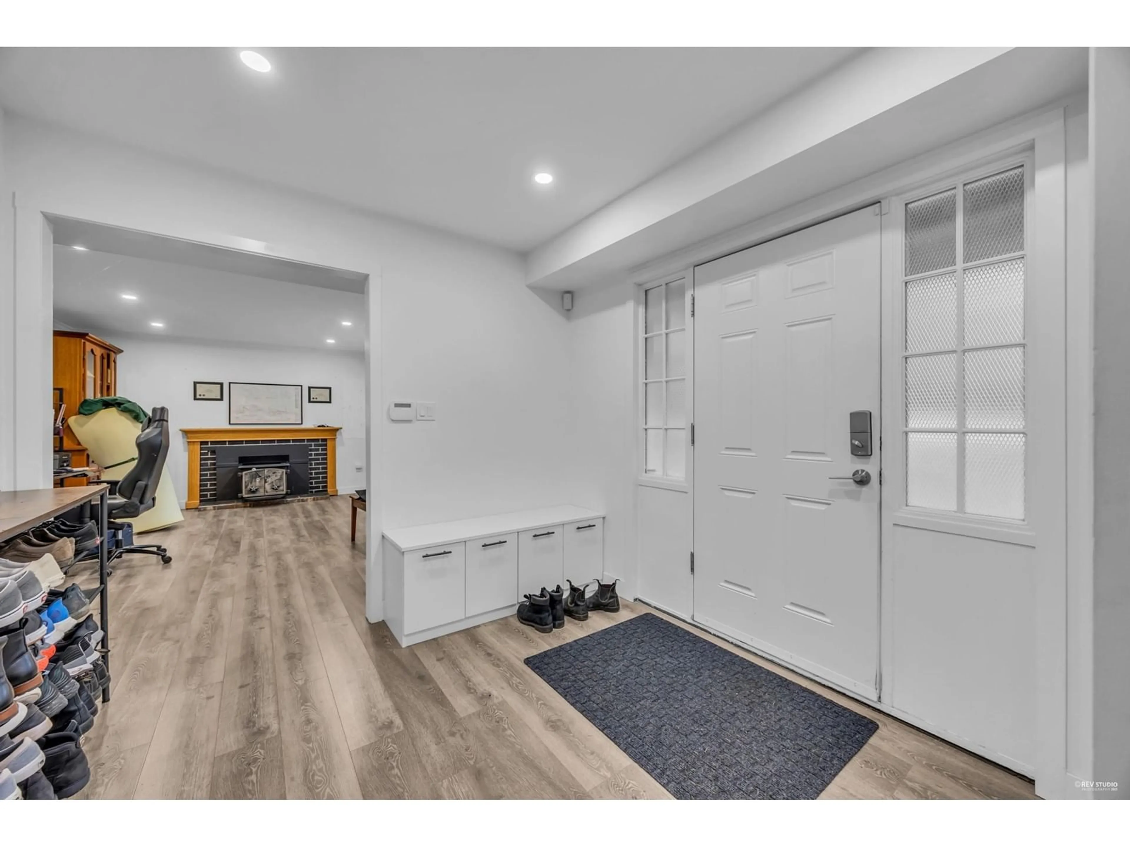 Indoor entryway for 3854 196A STREET, Langley British Columbia V3A1A6