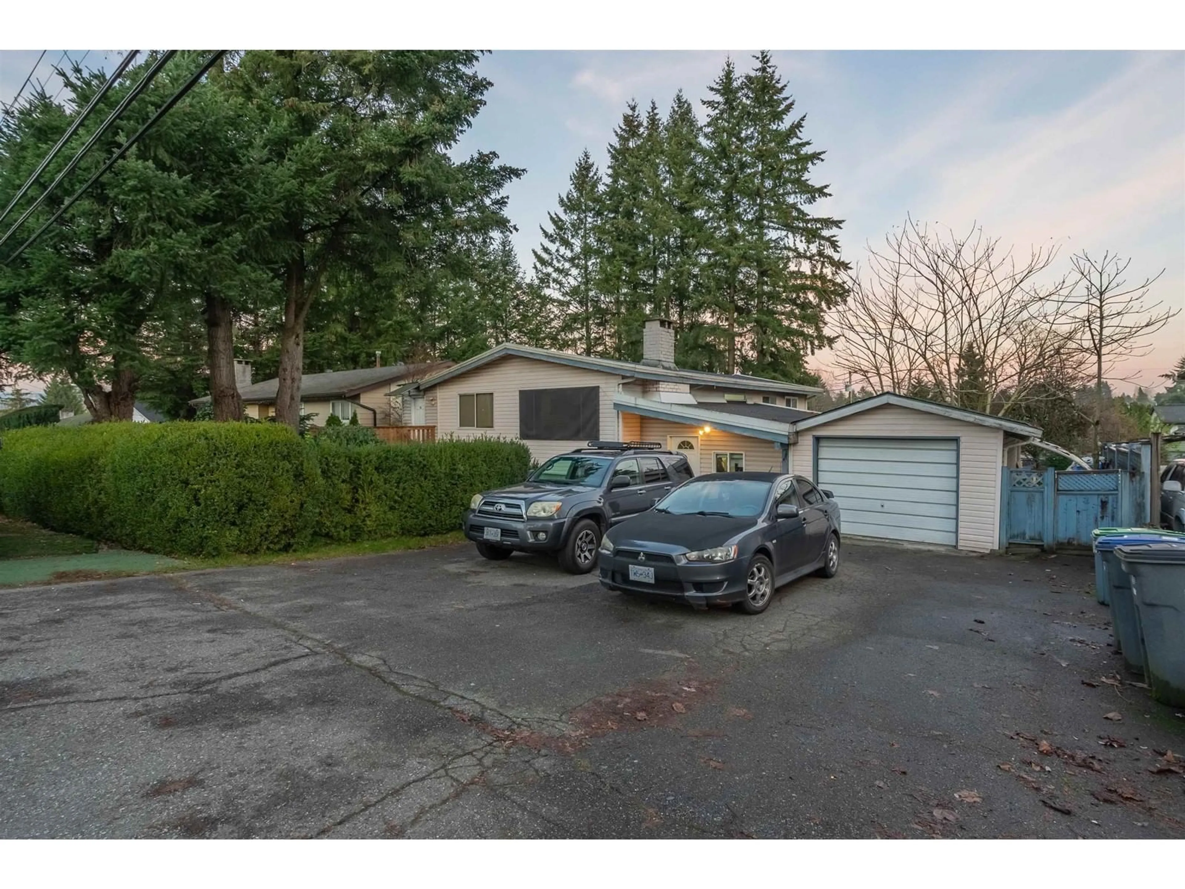 Indoor garage for 11084 148 STREET, Surrey British Columbia V3R3Y8