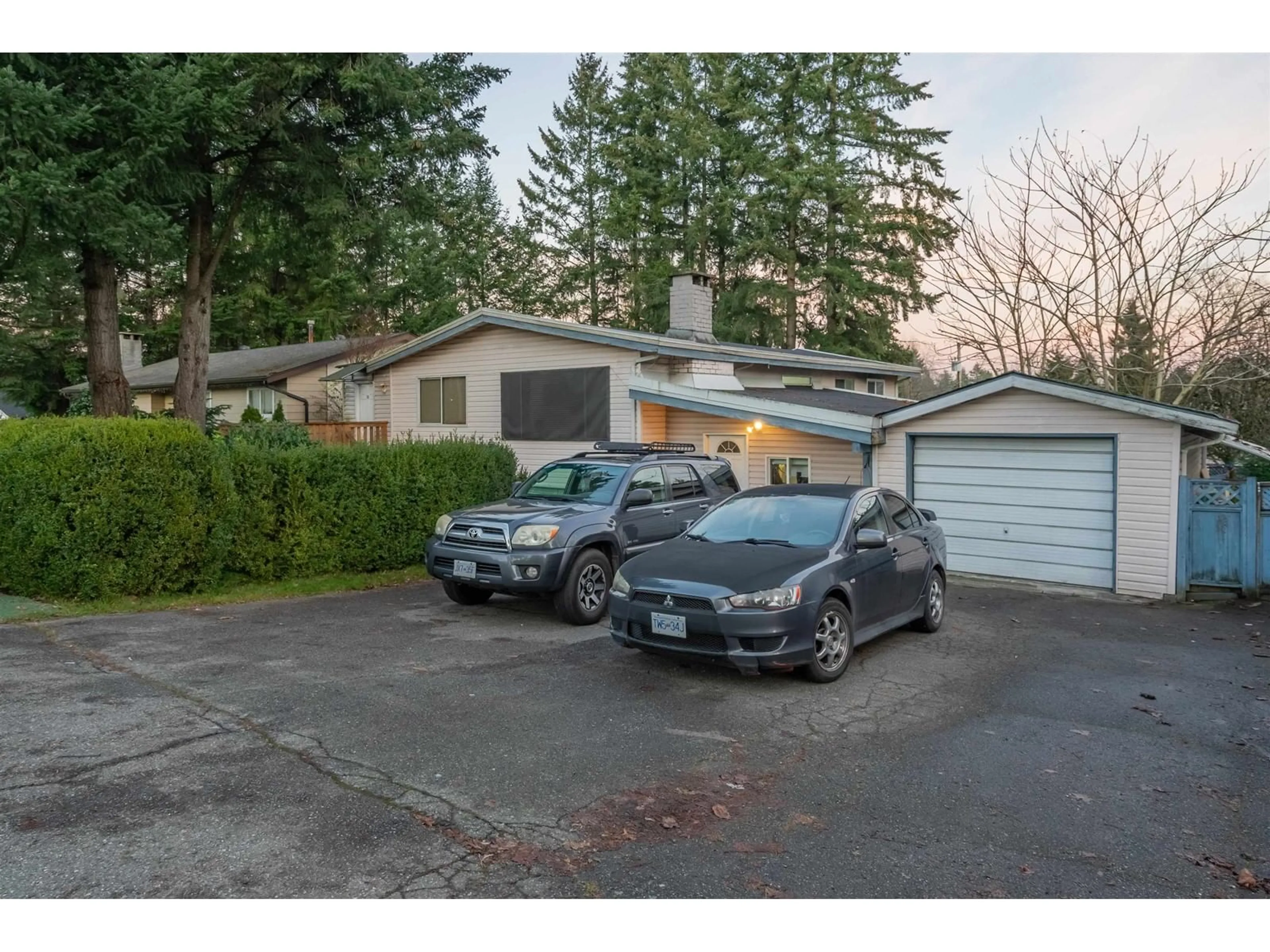 Indoor garage for 11084 148 STREET, Surrey British Columbia V3R3Y8