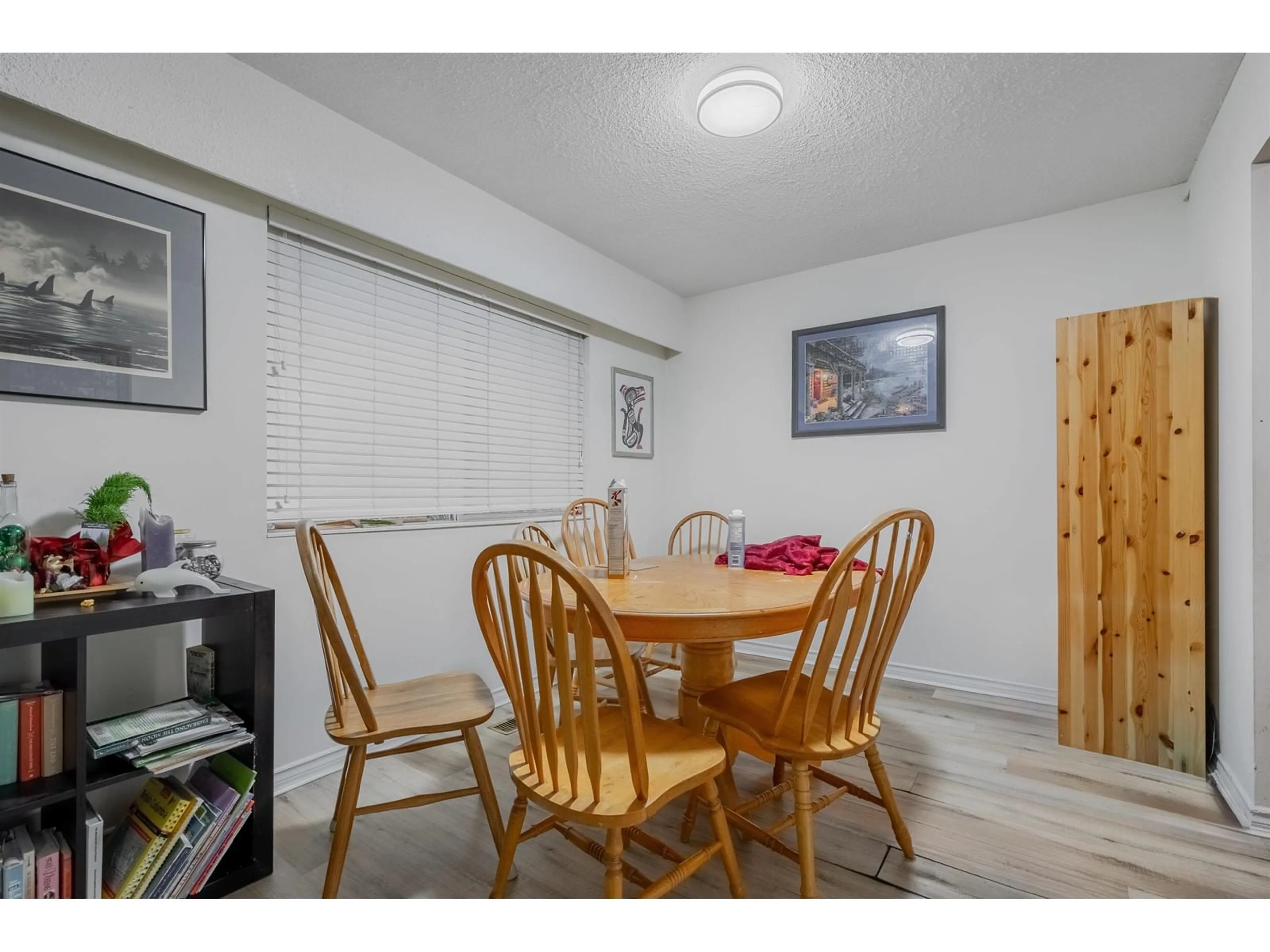 Dining room, wood/laminate floor for 11084 148 STREET, Surrey British Columbia V3R3Y8