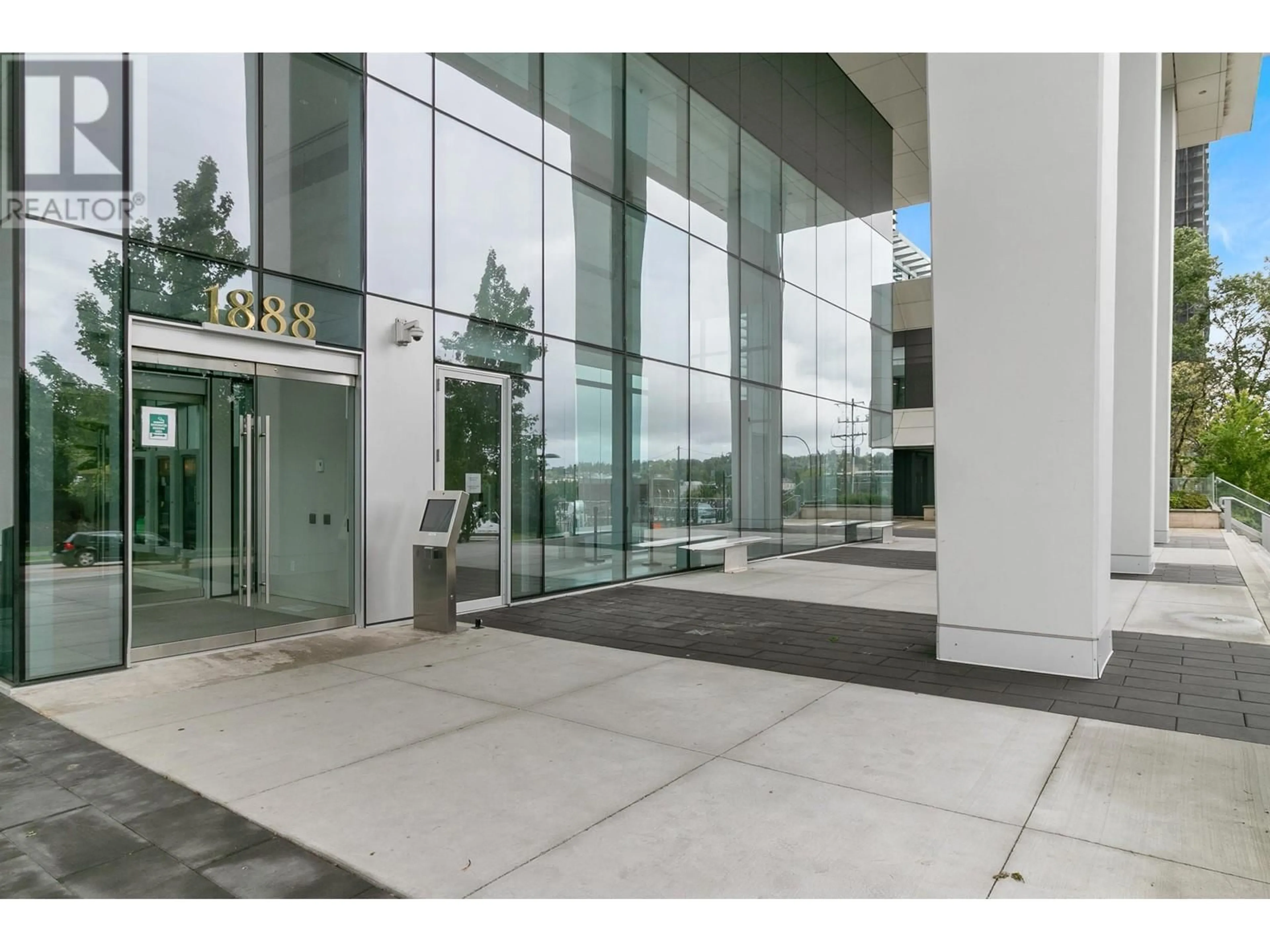 Indoor foyer for 610 - 1888 GILMORE AVENUE, Burnaby British Columbia V5C0L2