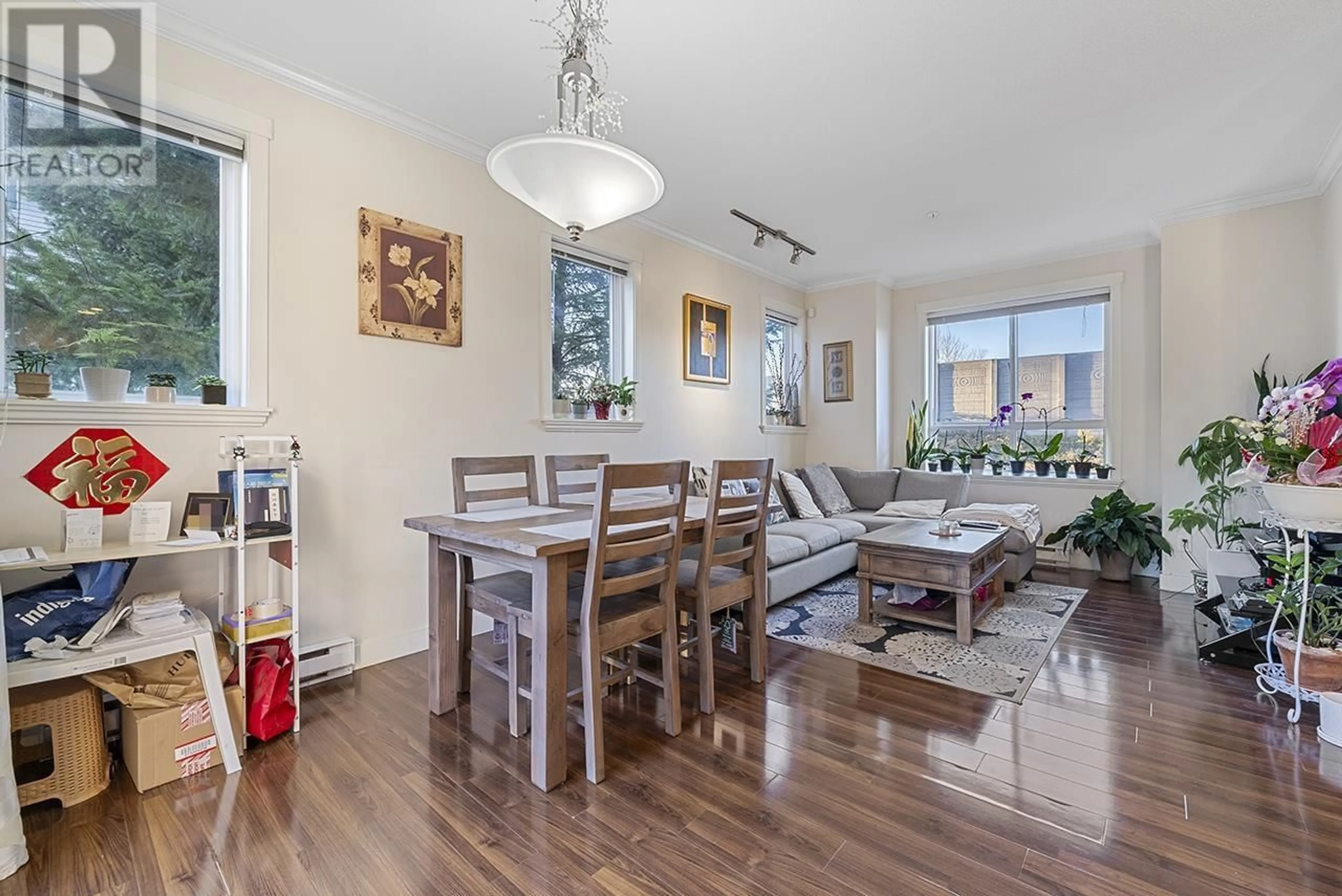 Living room with furniture, wood/laminate floor for 26 1211 EWEN AVENUE, New Westminster British Columbia V3M5E5