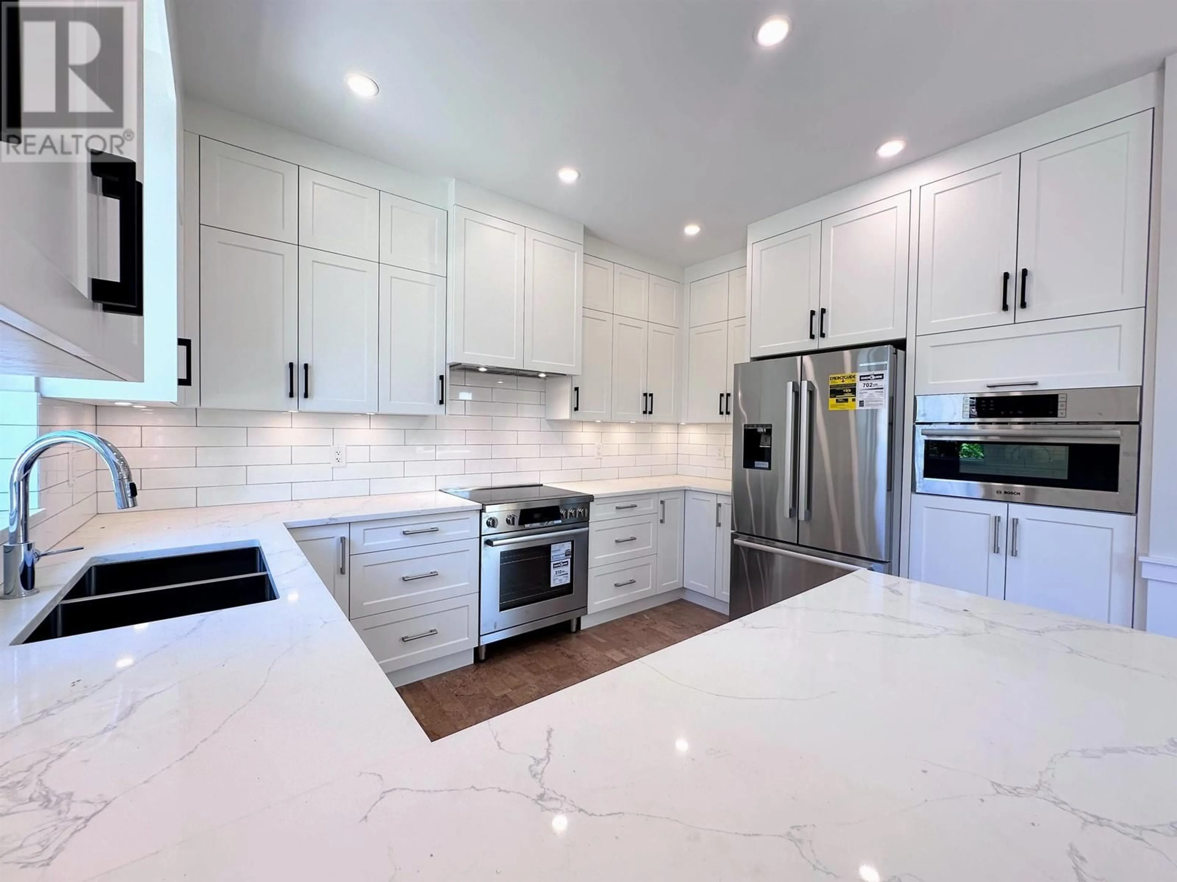 Contemporary kitchen, ceramic/tile floor for 810 SCOTT STREET, New Westminster British Columbia V3L4T8