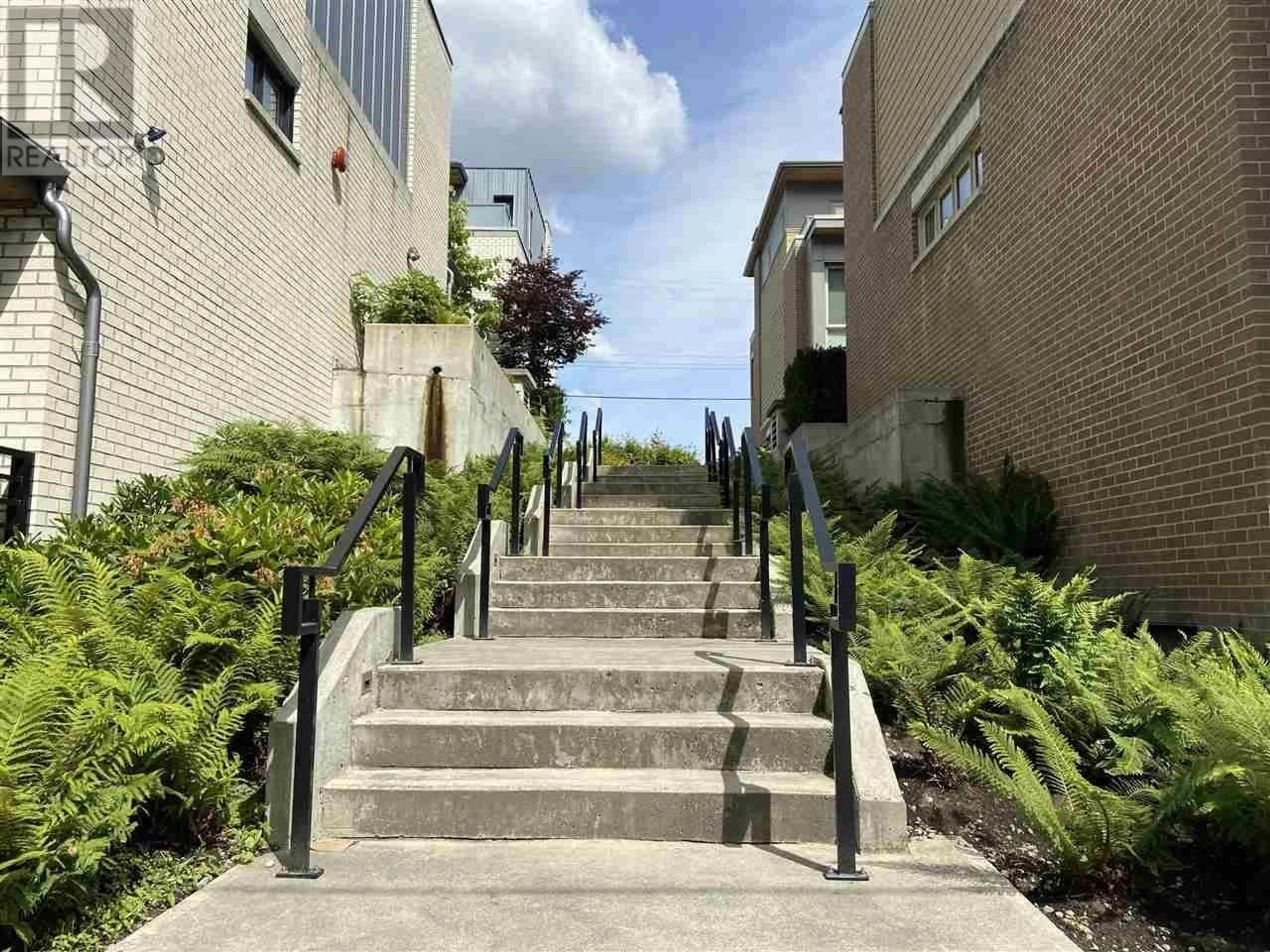 Stairs for 5502 OAK STREET, Vancouver British Columbia V6M2V6