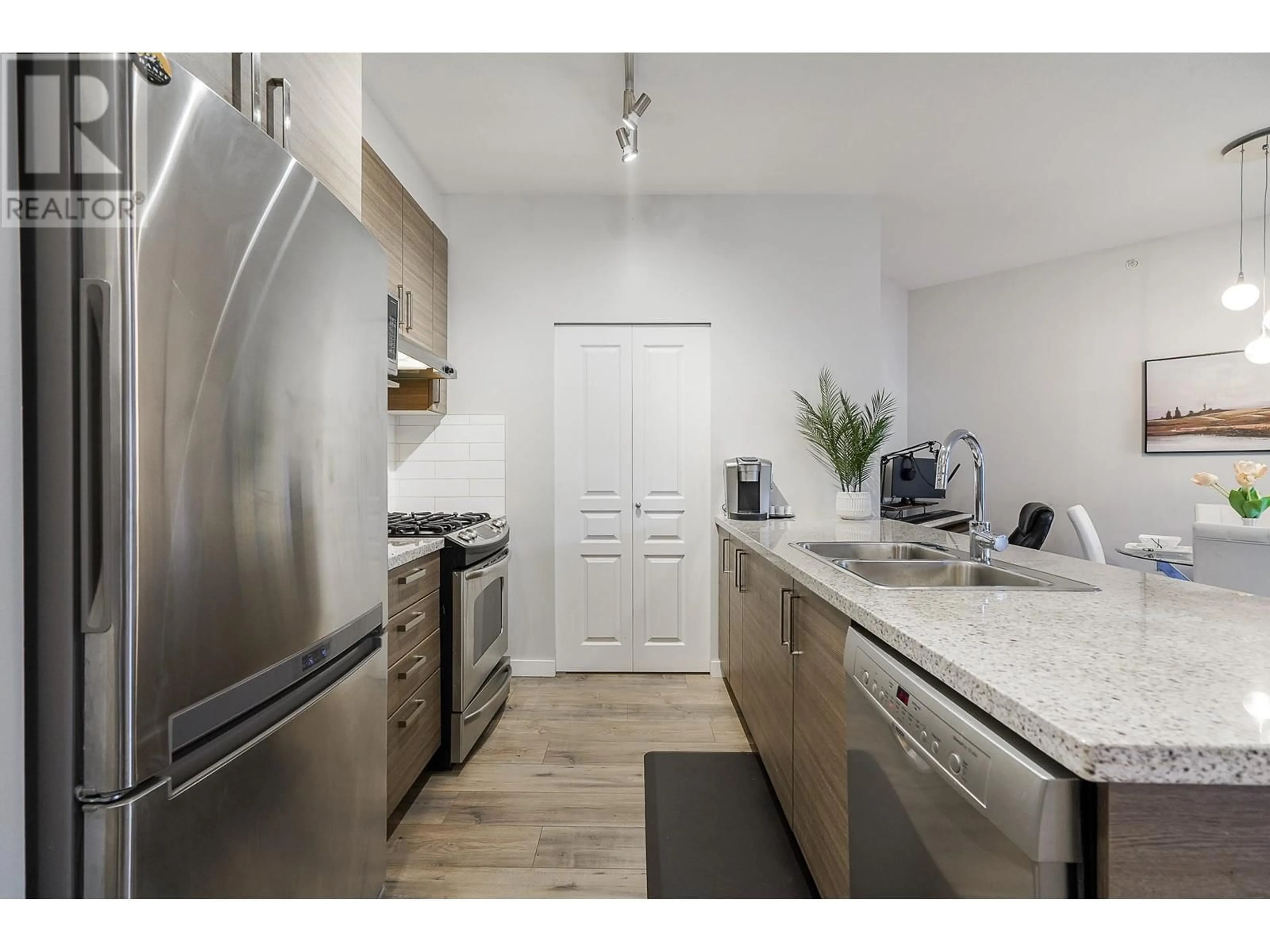 Standard kitchen, unknown for 418 1150 KENSAL PLACE, Coquitlam British Columbia V3B0H4