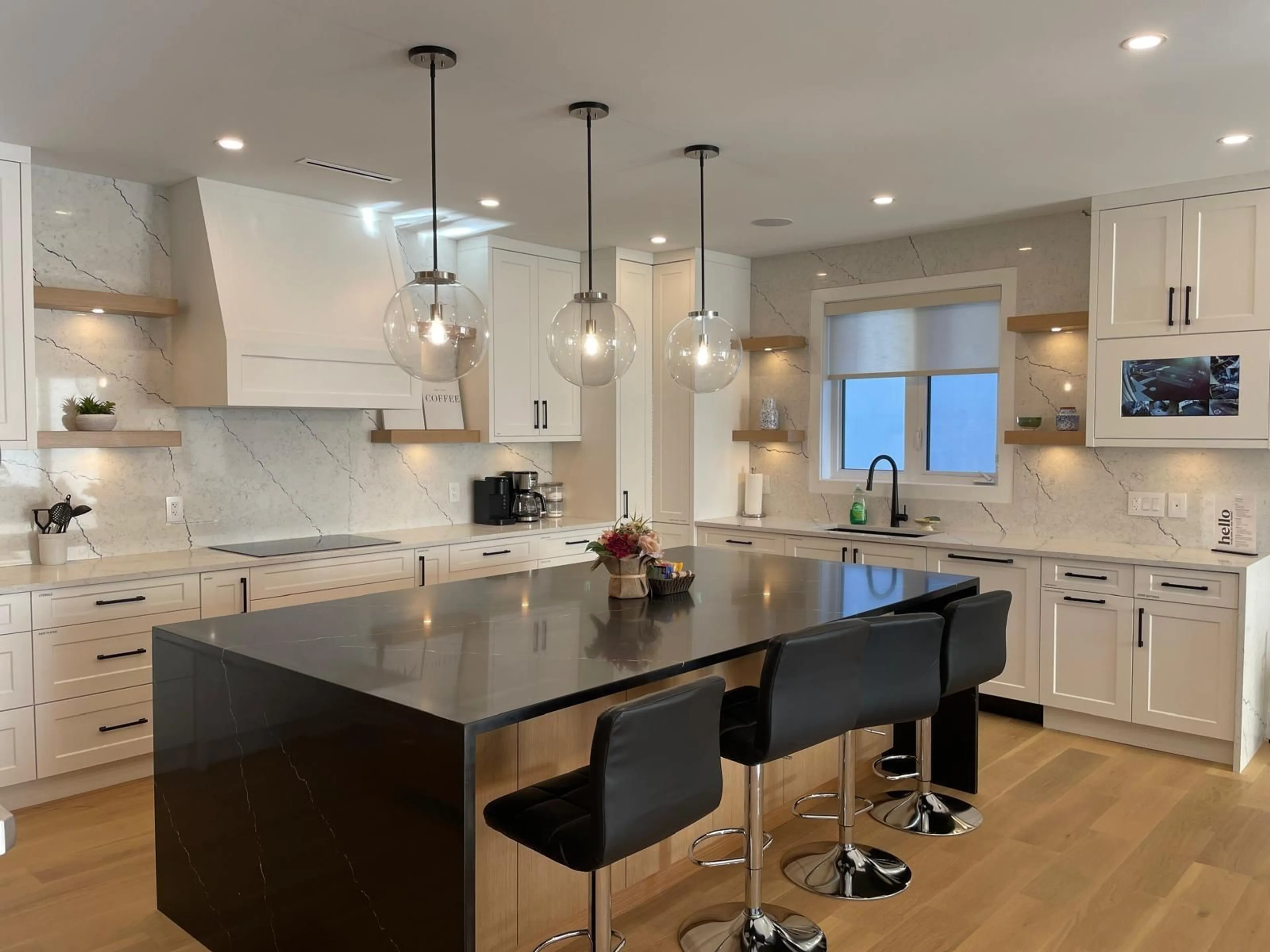 Contemporary kitchen, unknown for 13511 MARINE DRIVE, Surrey British Columbia V4A1G1