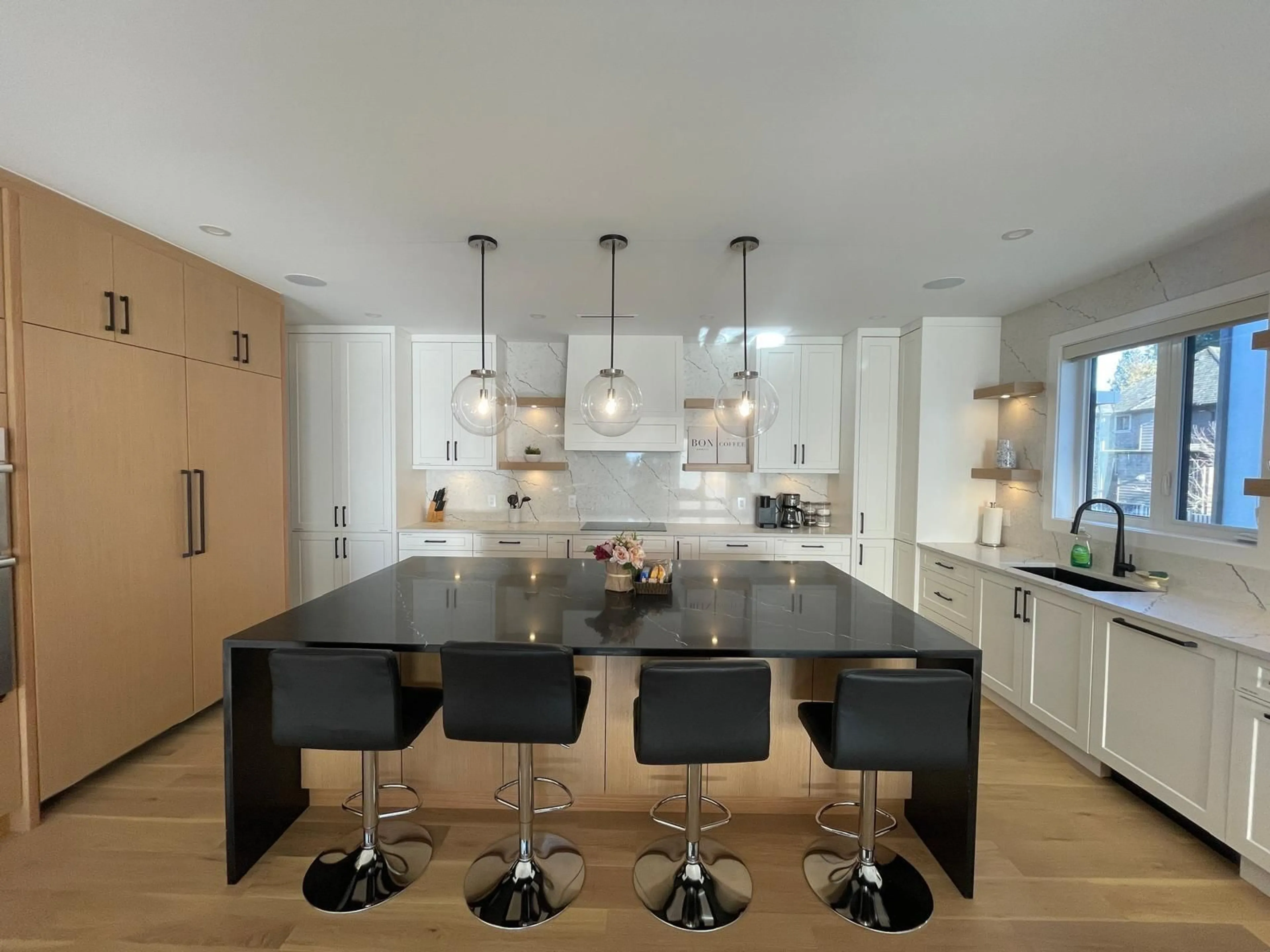 Contemporary kitchen, unknown for 13511 MARINE DRIVE, Surrey British Columbia V4A1G1