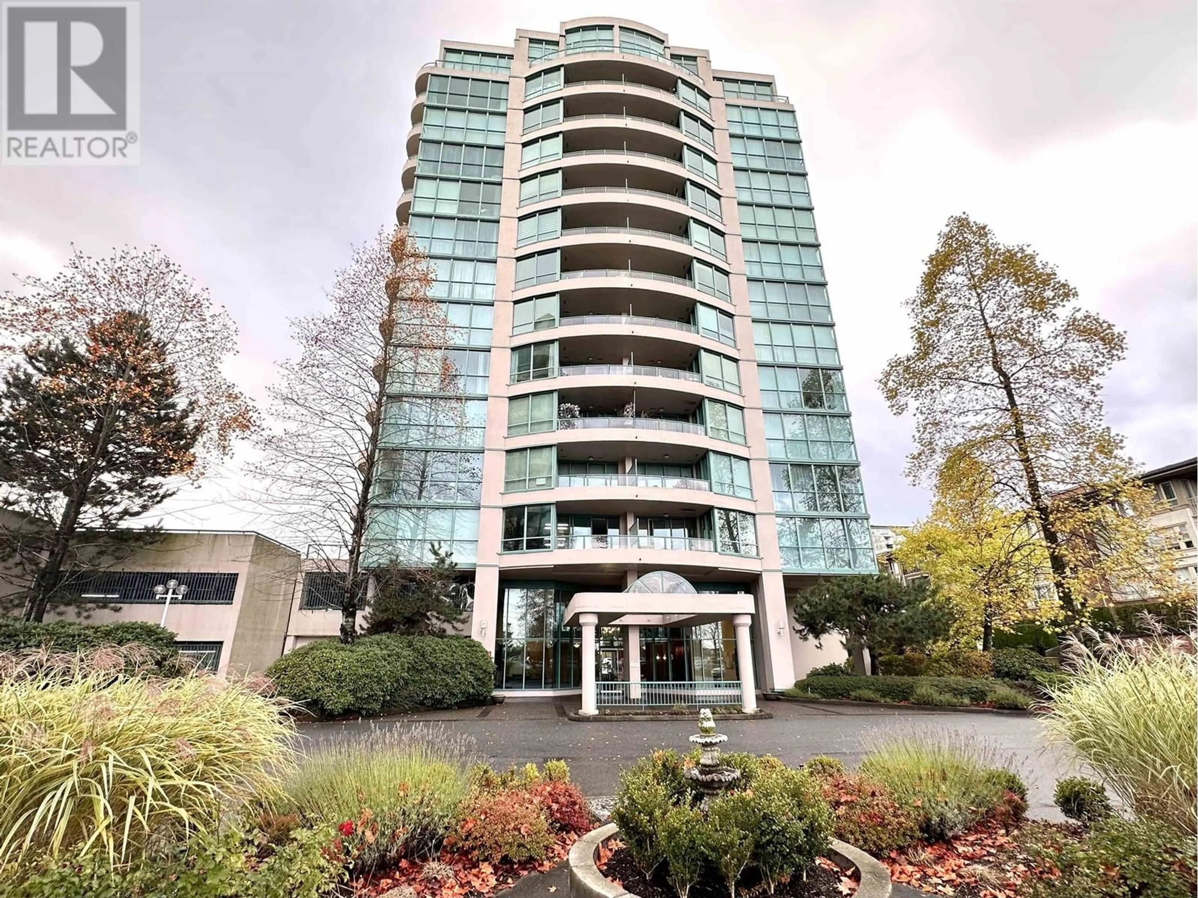 Indoor foyer for 605 - 8871 LANSDOWNE ROAD, Richmond British Columbia V6X3X8