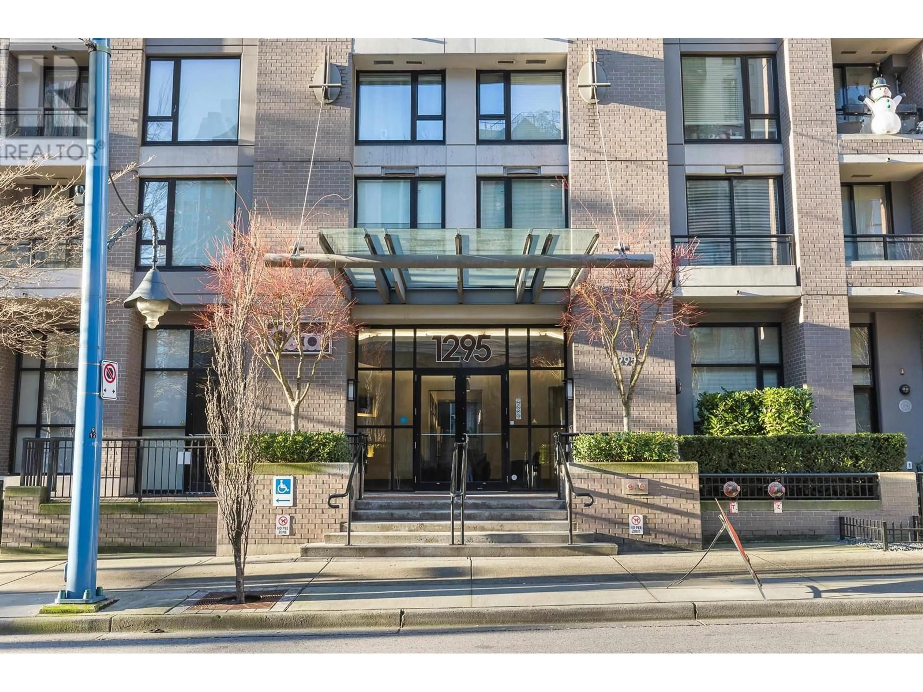 Indoor foyer for 2103 1295 RICHARDS STREET, Vancouver British Columbia V6B1B7