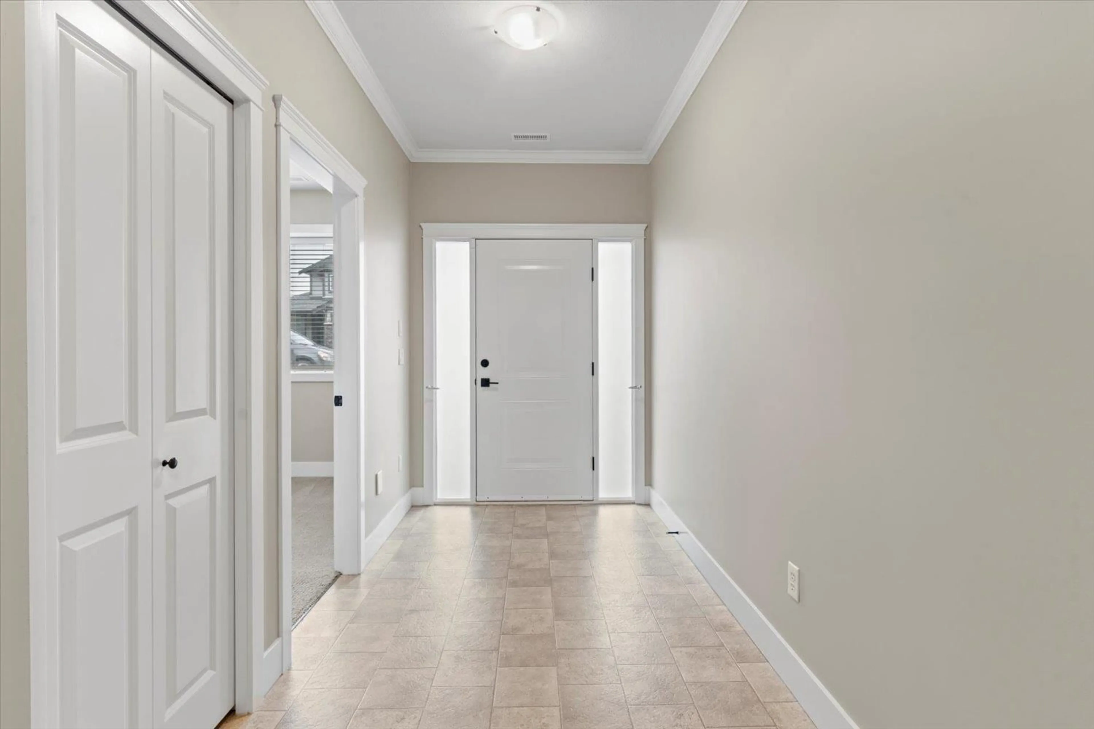 Indoor entryway for 6072 LINDEMAN STREET|Promontory, Sardis British Columbia V2R0L3