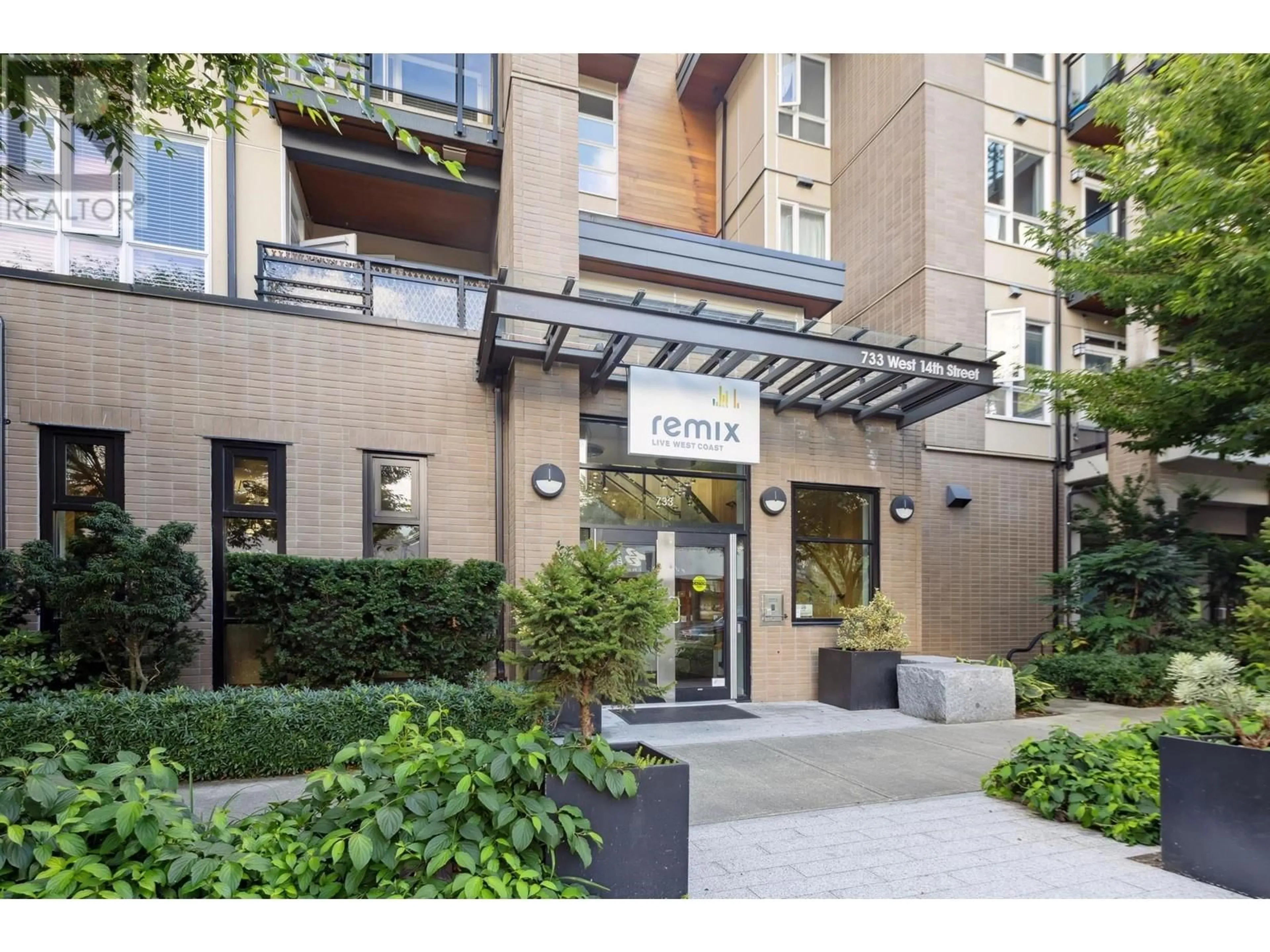 Indoor entryway for 309 733 W 14TH STREET, North Vancouver British Columbia V7M0C6