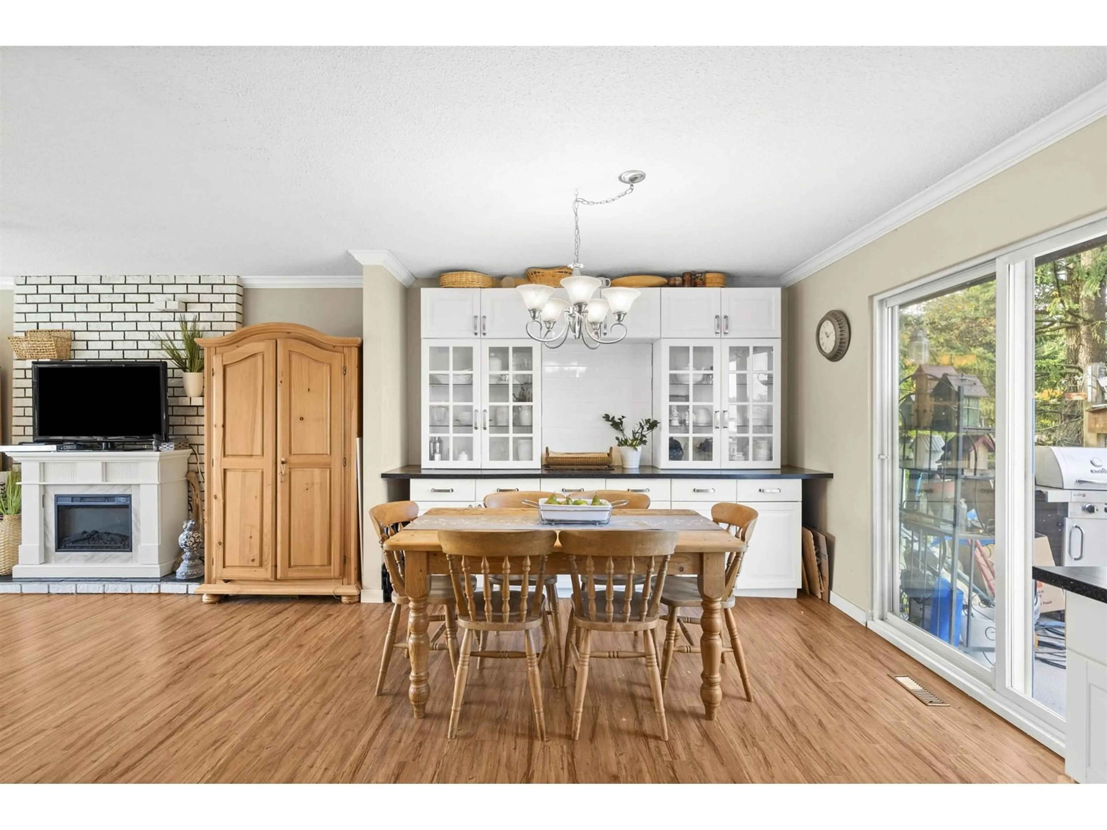 Open concept kitchen, wood/laminate floor for 8959 MITCHELL PLACE, Delta British Columbia V4C7H1