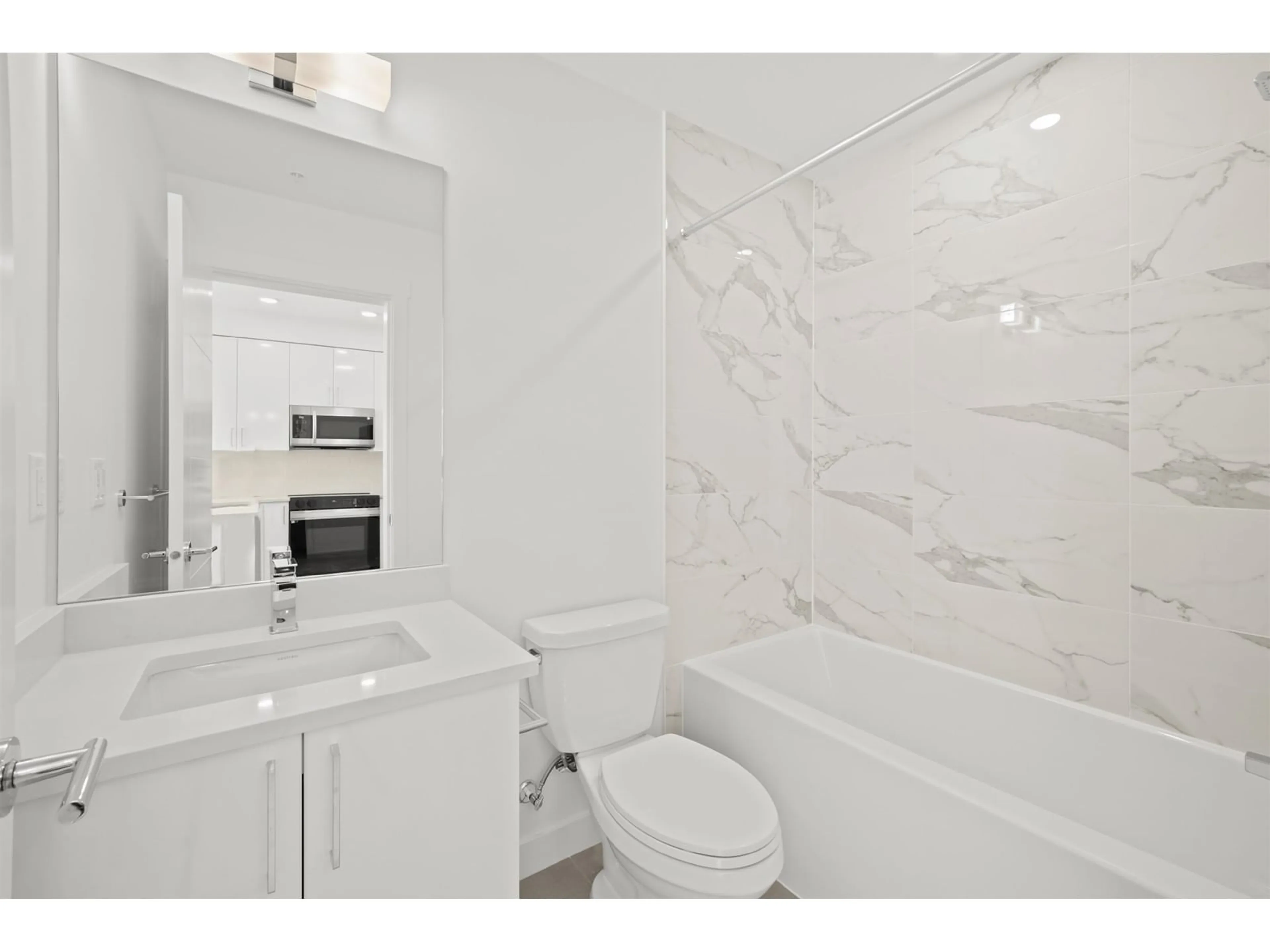 Standard bathroom, ceramic/tile floor for 509 5504 BRYDON CRESCENT, Langley British Columbia V3A4A4