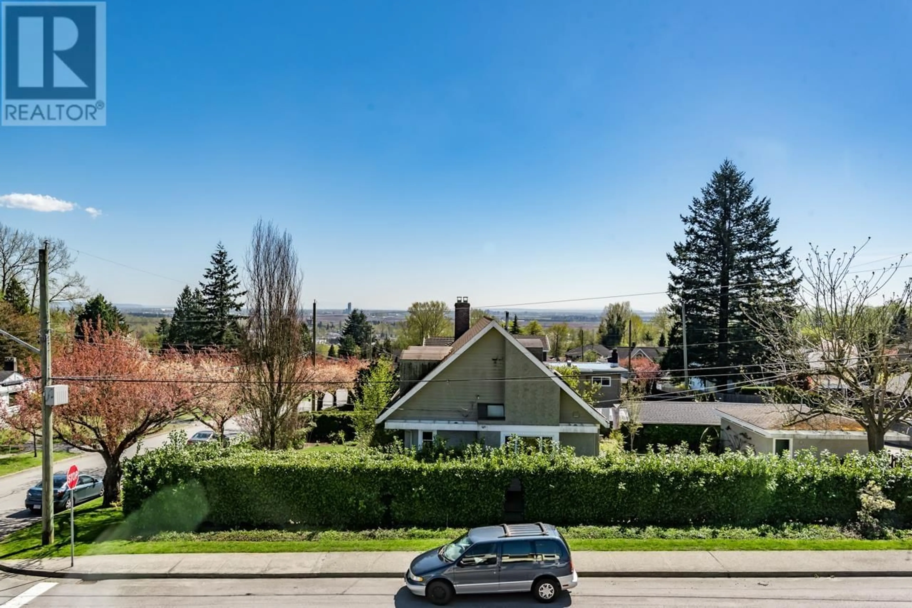 A pic from outside/outdoor area/front of a property/back of a property/a pic from drone, mountain view for 3789 CLINTON STREET, Burnaby British Columbia V5J2J9