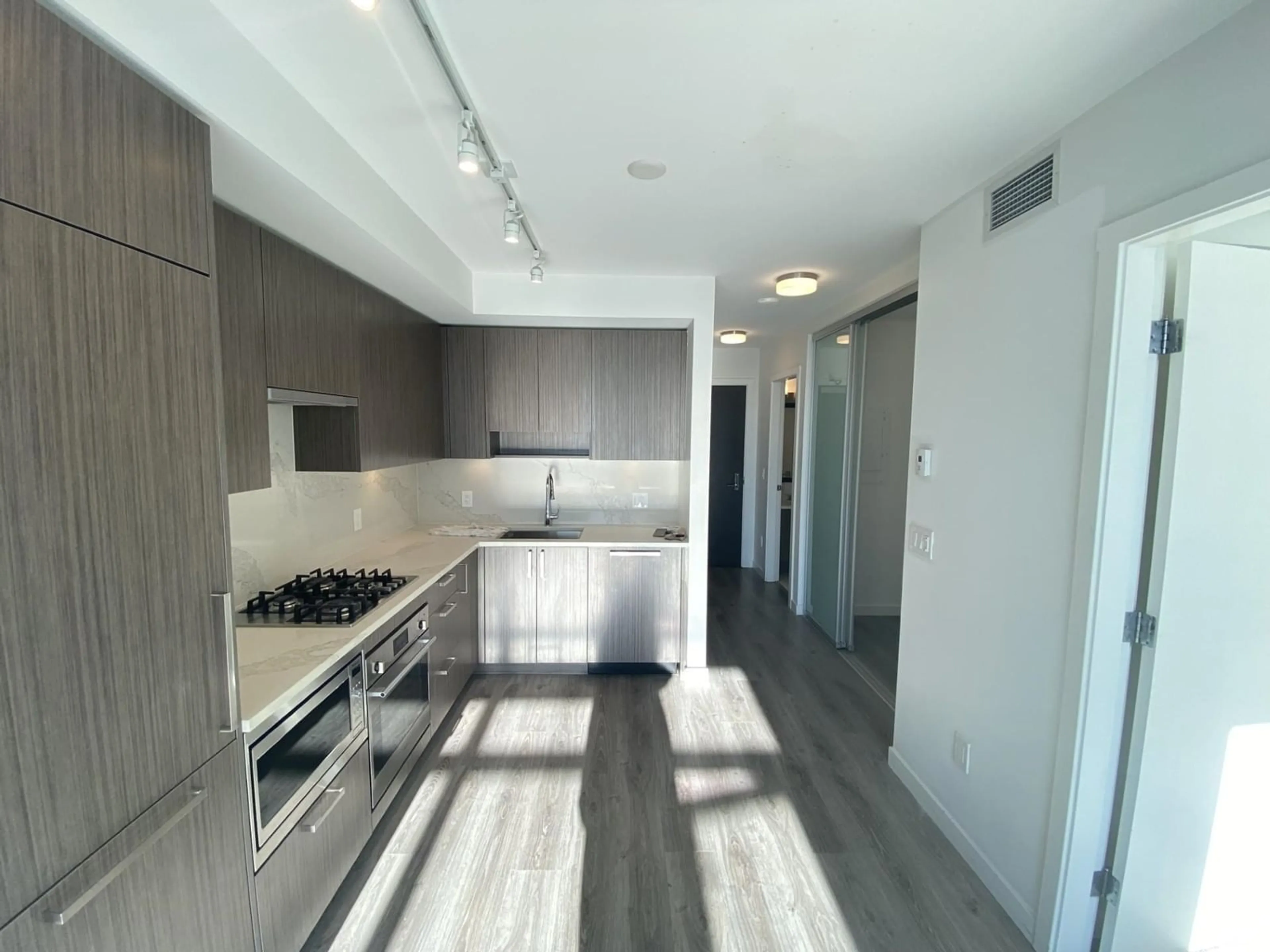 Unknown for 3710 - 13350 CENTRAL, Surrey British Columbia V3T0S1