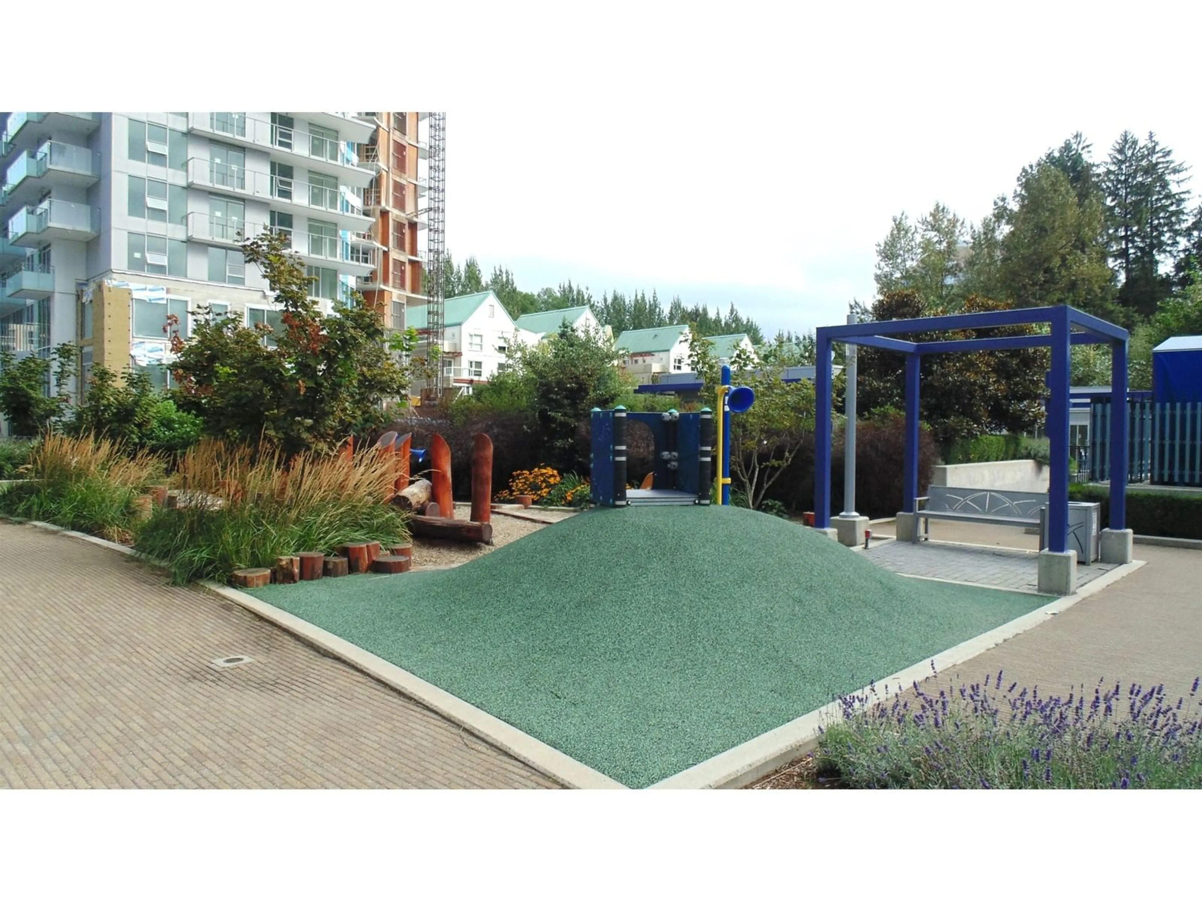 Patio, street for 4110 13750 100 AVENUE, Surrey British Columbia V3T0L3