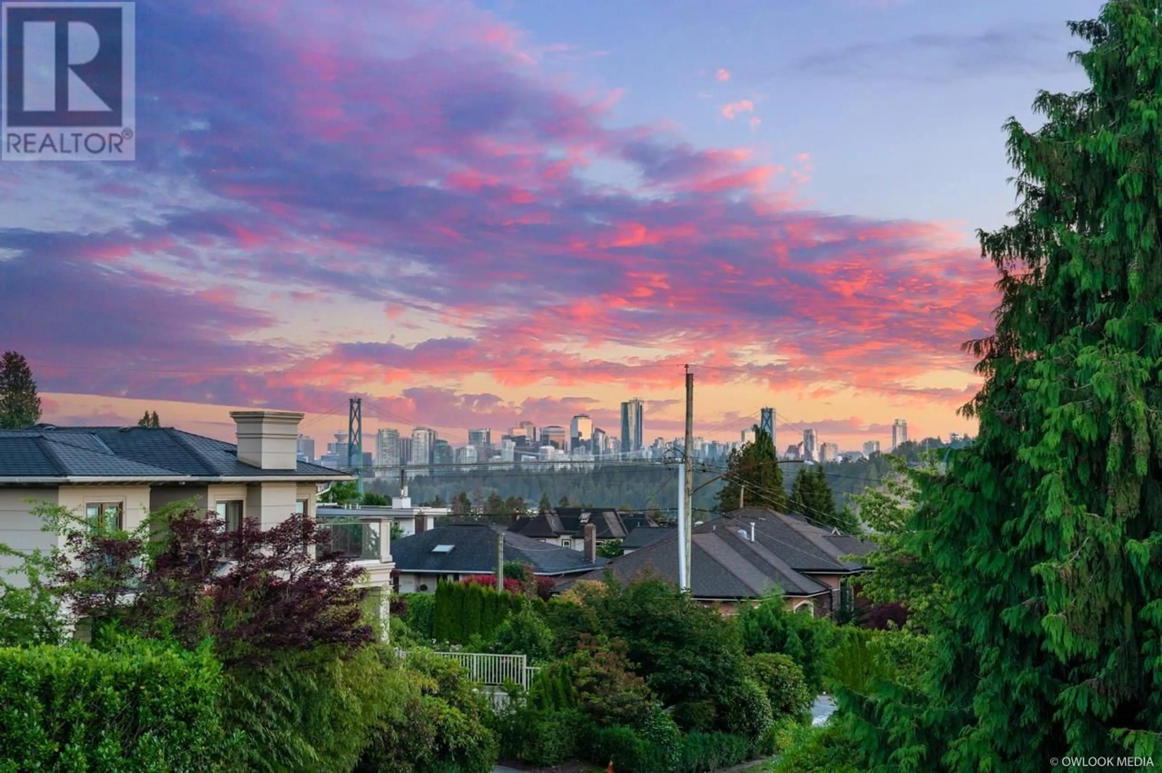 A pic from outside/outdoor area/front of a property/back of a property/a pic from drone, city buildings view from balcony for 1208 HAYWOOD AVENUE, West Vancouver British Columbia V7T1V1