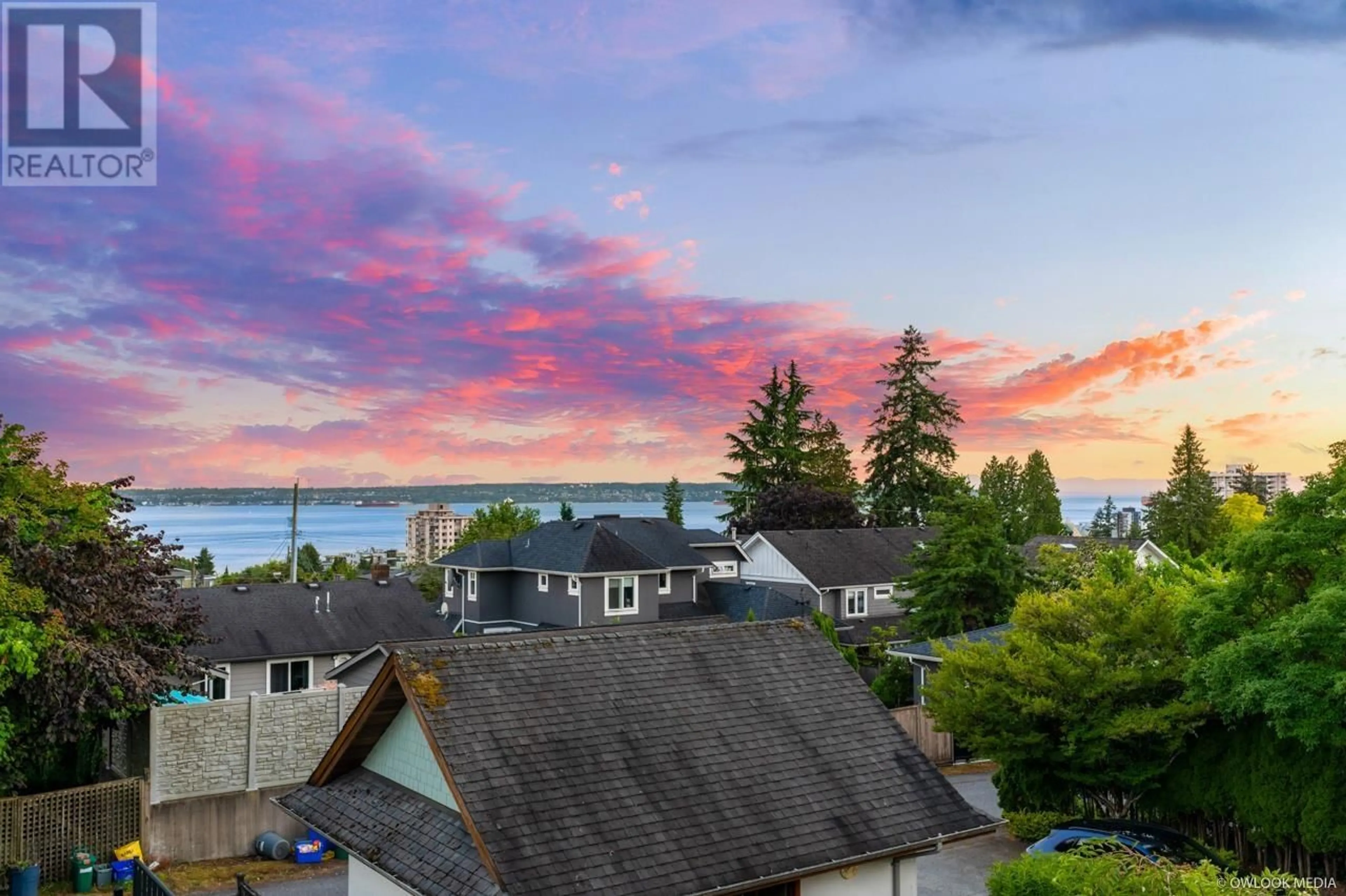 A pic from outside/outdoor area/front of a property/back of a property/a pic from drone, water/lake/river/ocean view for 1208 HAYWOOD AVENUE, West Vancouver British Columbia V7T1V1