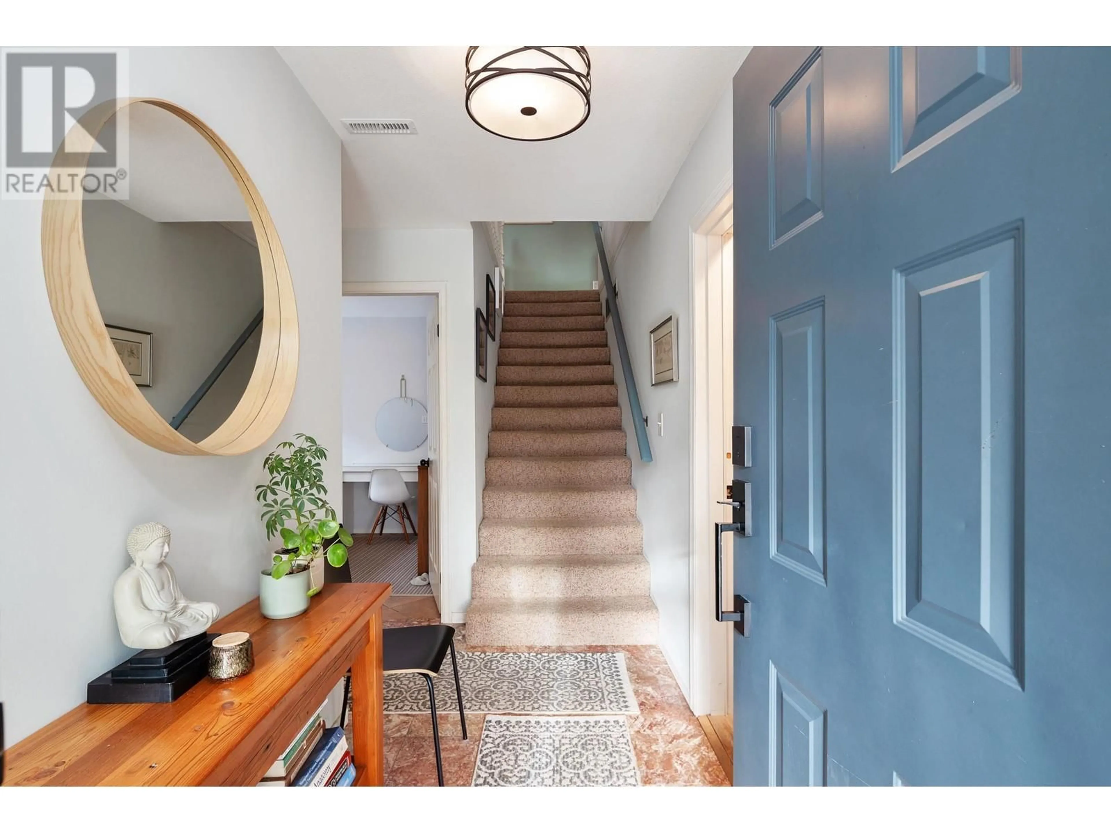 Indoor entryway for 1001 POMONA WAY, Squamish British Columbia V8B0G1