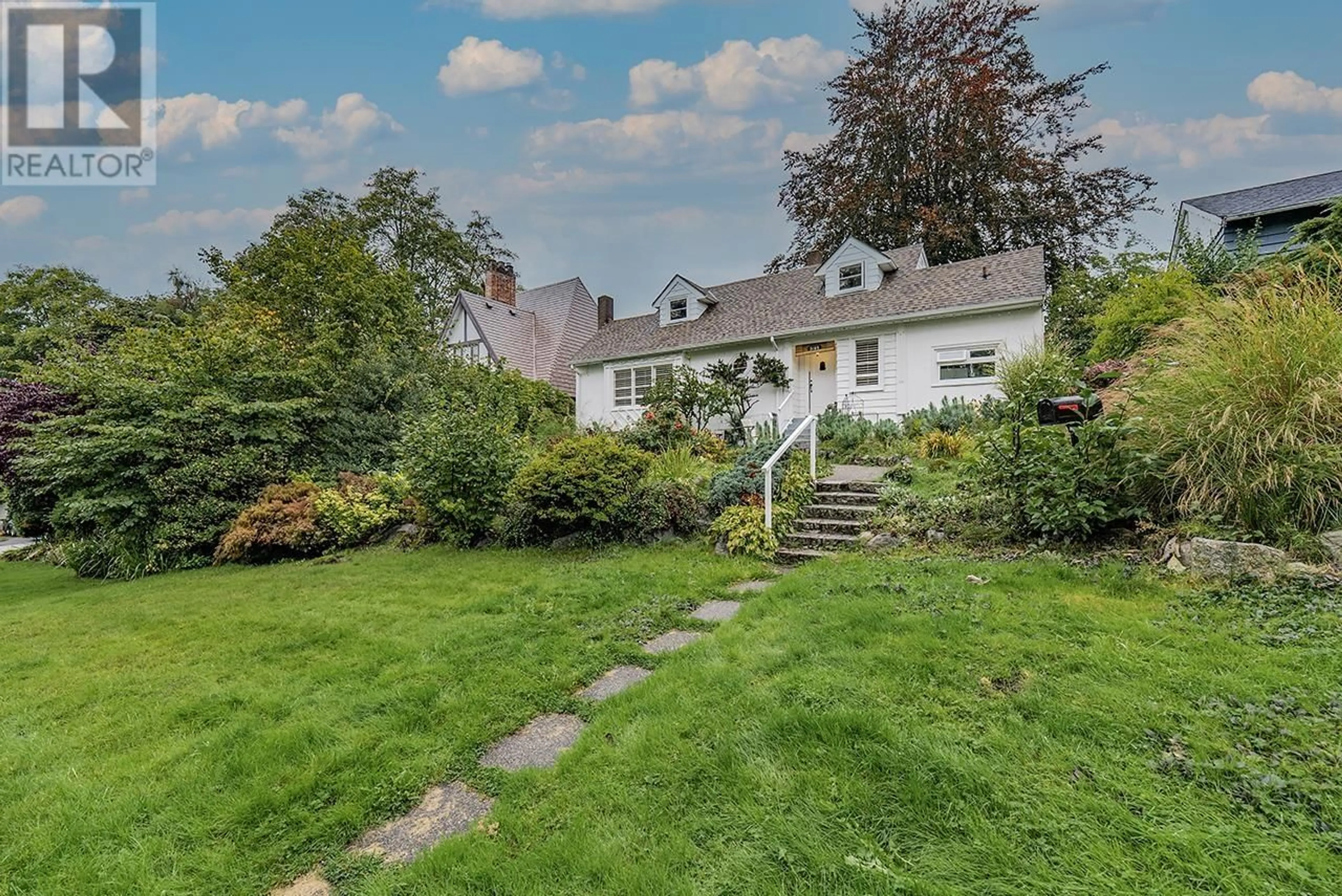 A pic from outside/outdoor area/front of a property/back of a property/a pic from drone, street for 3169 W 45TH AVENUE, Vancouver British Columbia V6N3L9