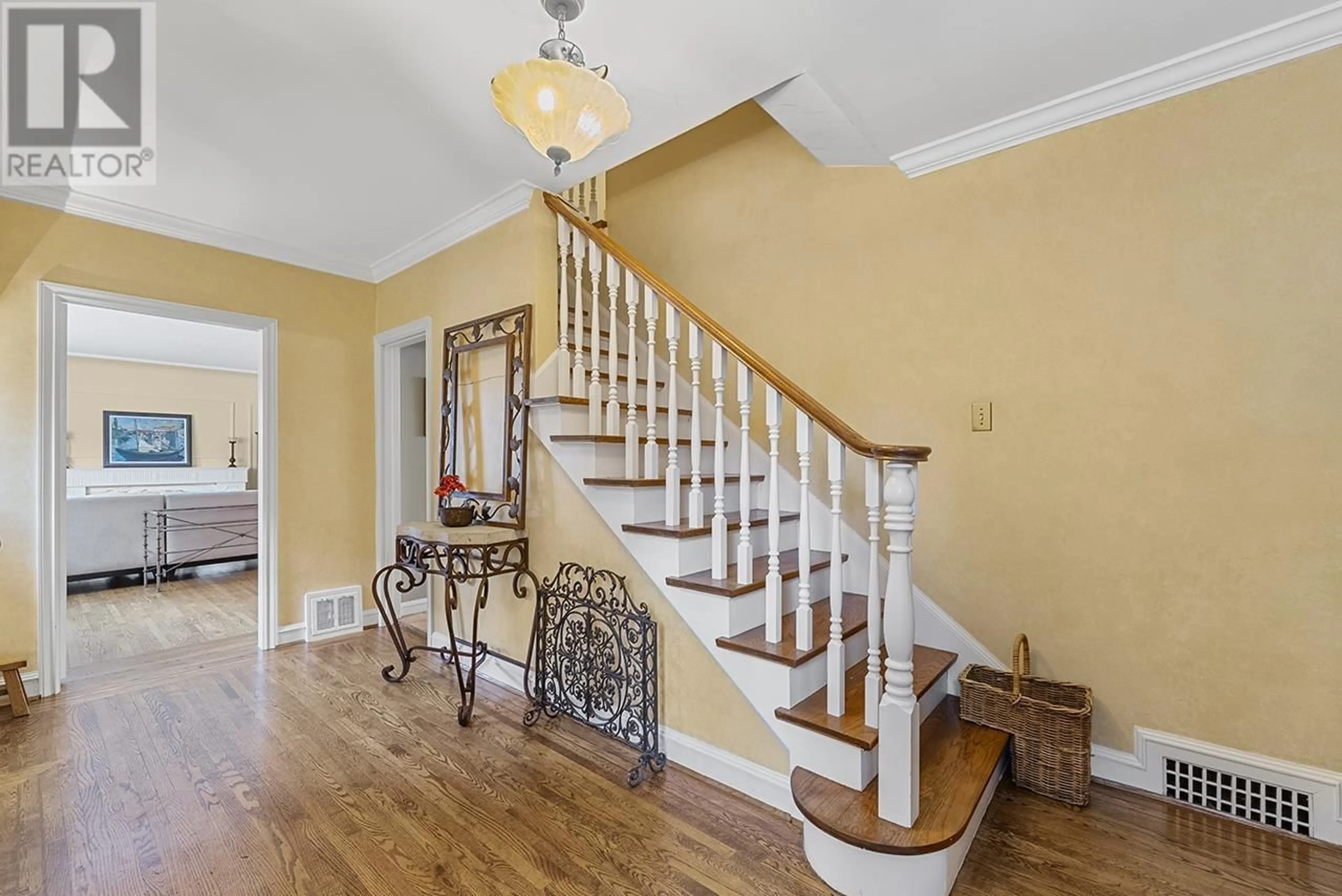 Indoor foyer for 3169 W 45TH AVENUE, Vancouver British Columbia V6N3L9