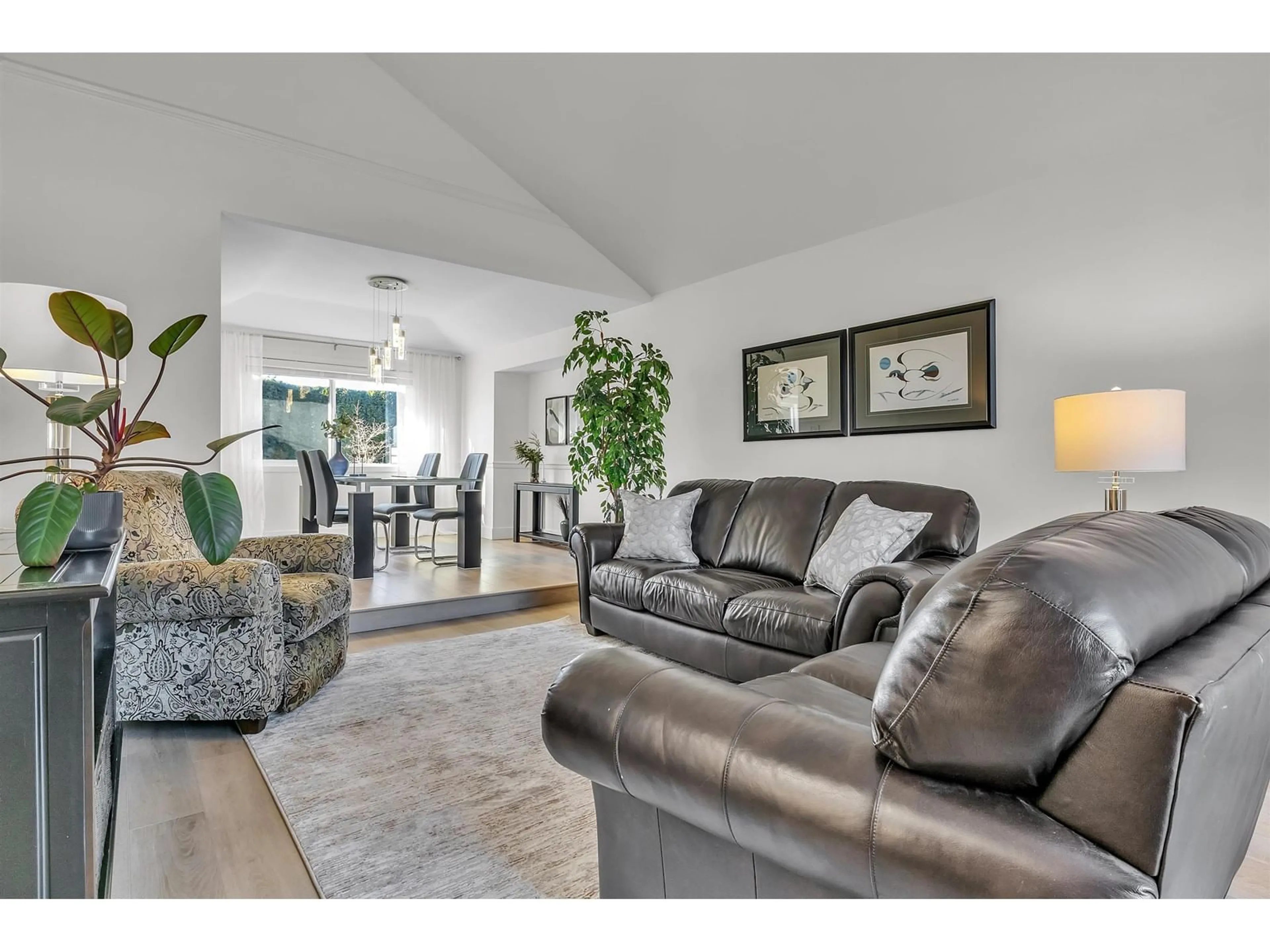 Living room with furniture, unknown for 3657 COBBLESTONE DRIVE, Abbotsford British Columbia V2S7J8