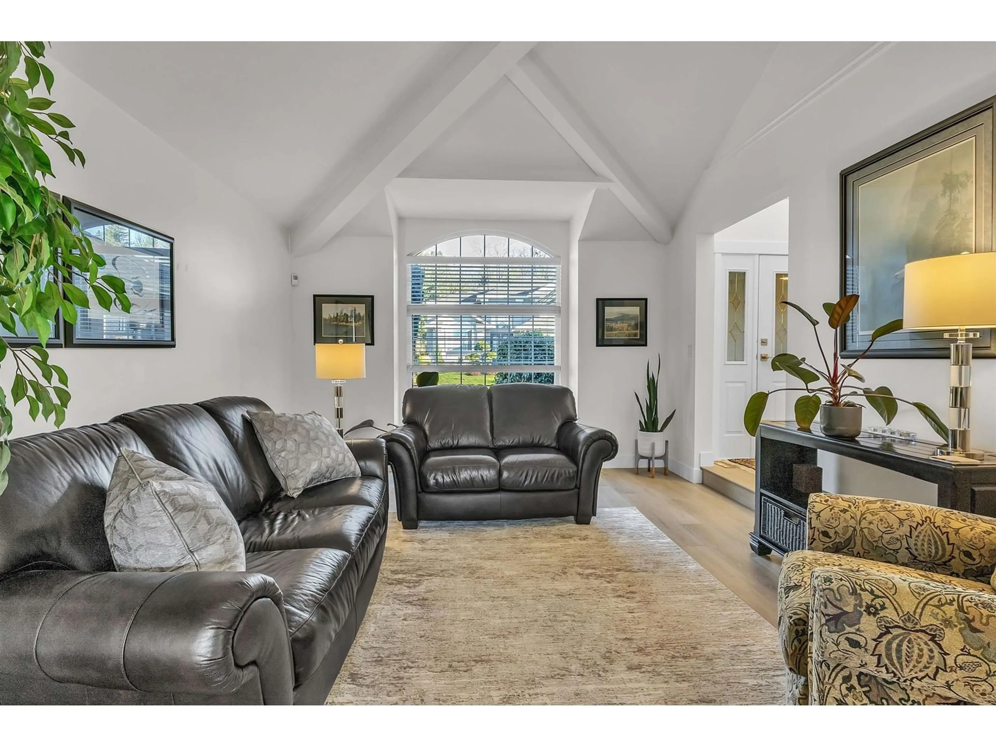 Living room with furniture, unknown for 3657 COBBLESTONE DRIVE, Abbotsford British Columbia V2S7J8