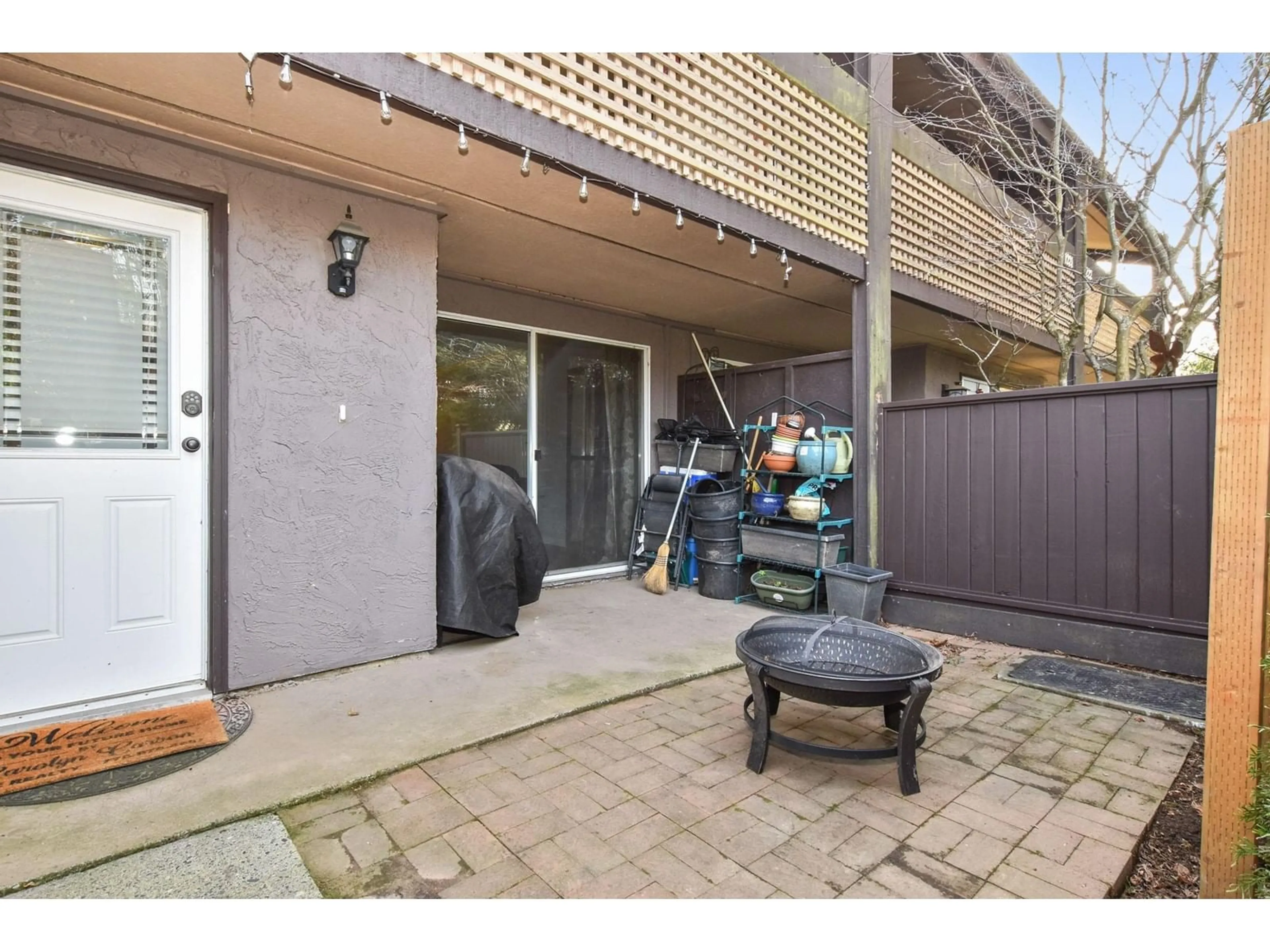 Patio, street for 1220 34909 OLD YALE ROAD, Abbotsford British Columbia V3G2E7